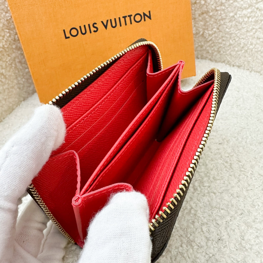 LV Zippy Small Wallet / Card Holder in Vivienne in London Christmas 2021 Canvas and GHW