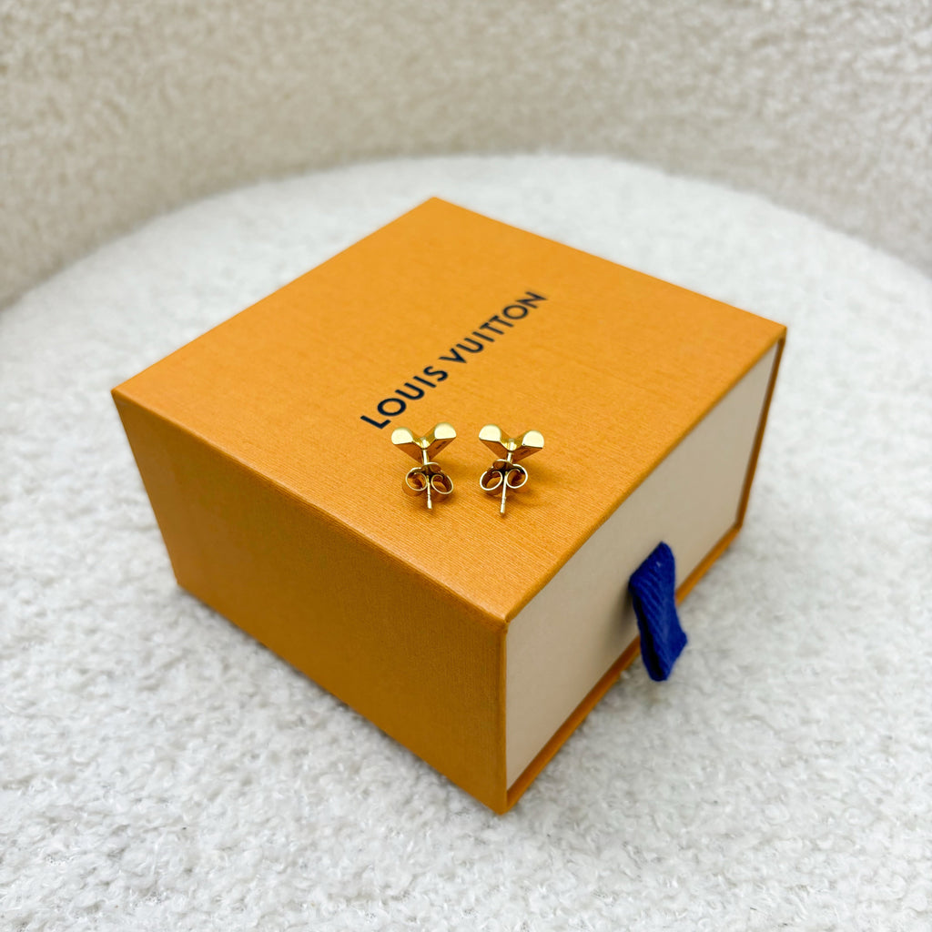 LV Essential V Stud Earrings in Gold tone HW