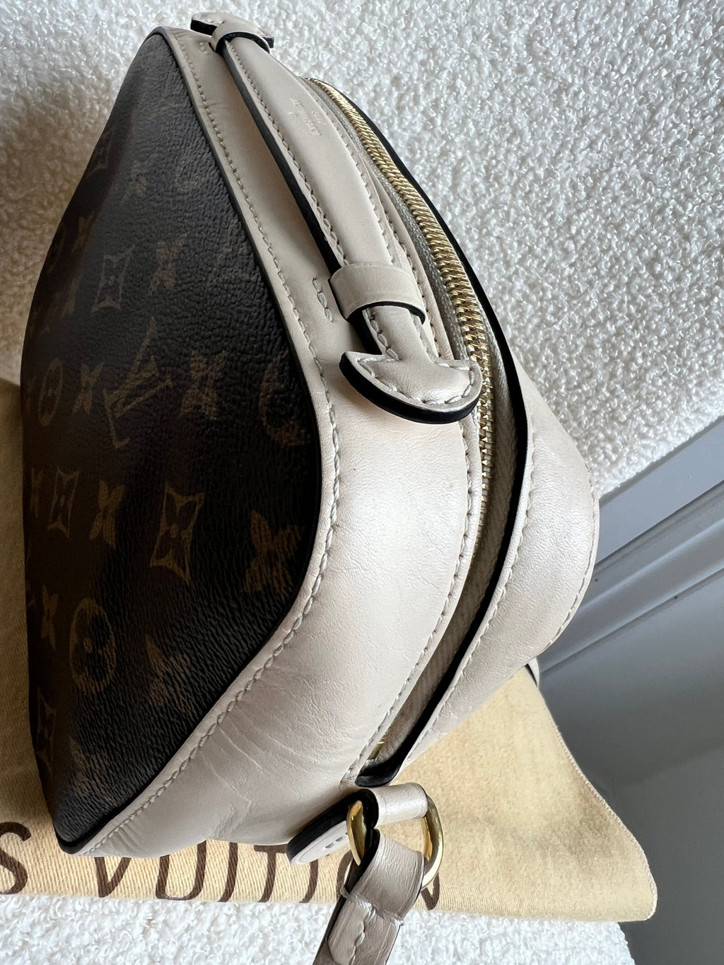 Louis Vuitton Saintonge Monogram Cream