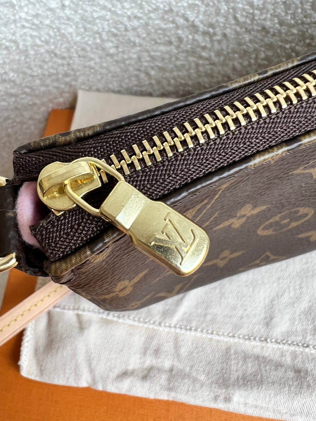 Louis Vuitton Pochette Accessoires Monogram (RRP £970)