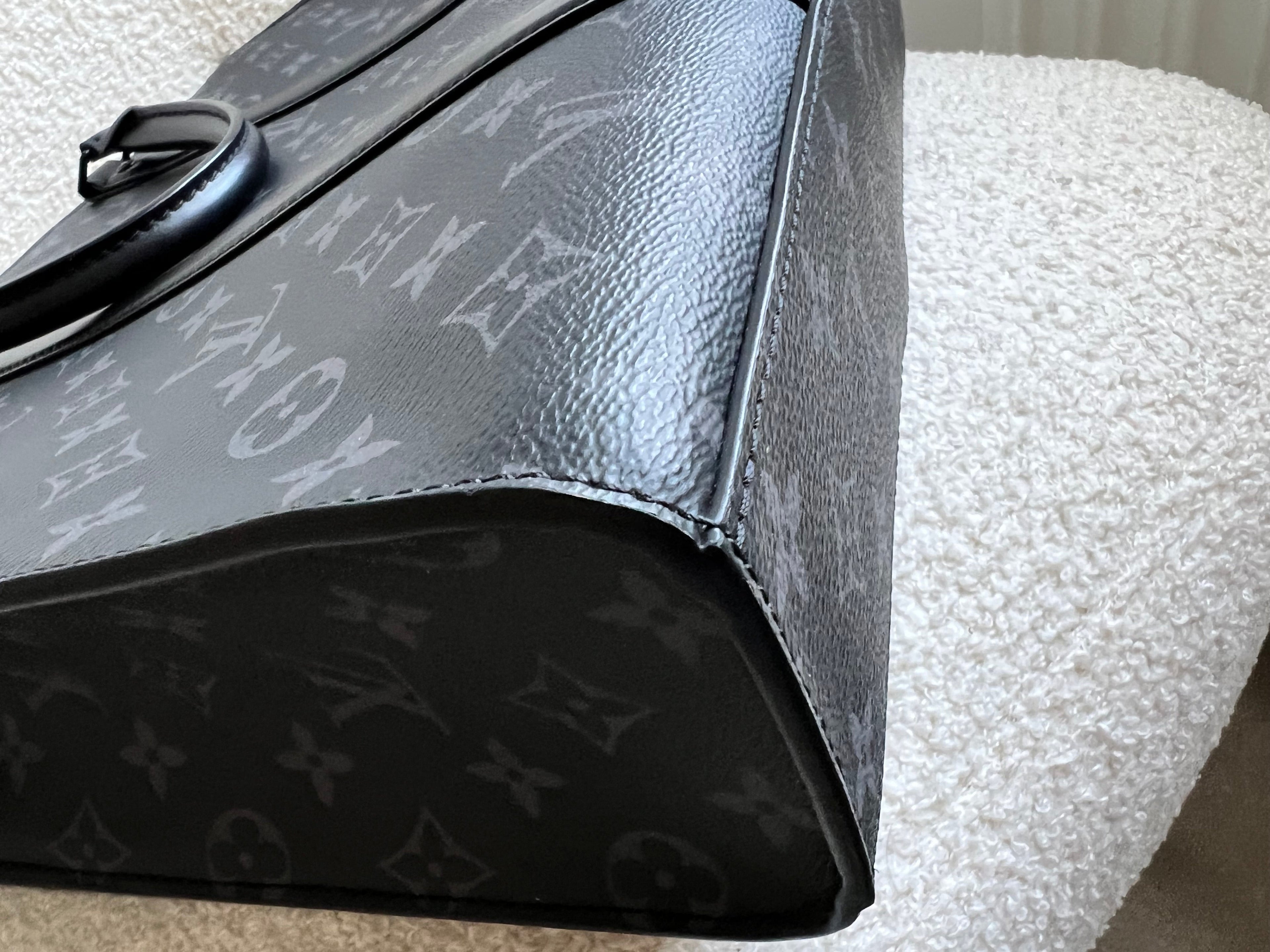 Louis Vuitton Sac Plat Horizontal Zippe Monogram Eclipse (RRP £2060)