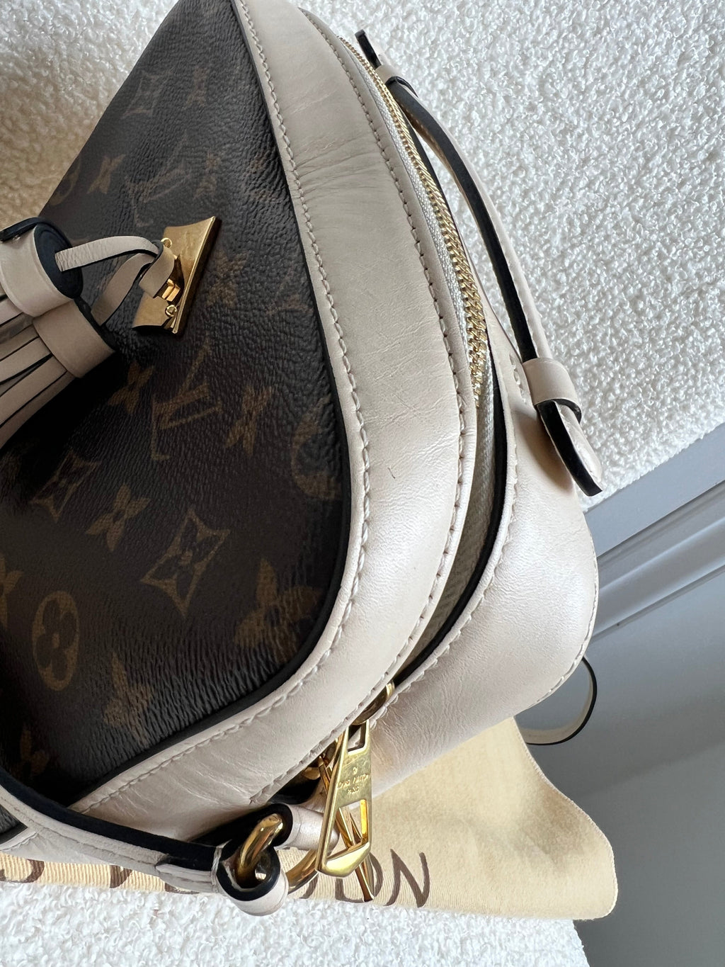 Louis Vuitton Saintonge Monogram Cream