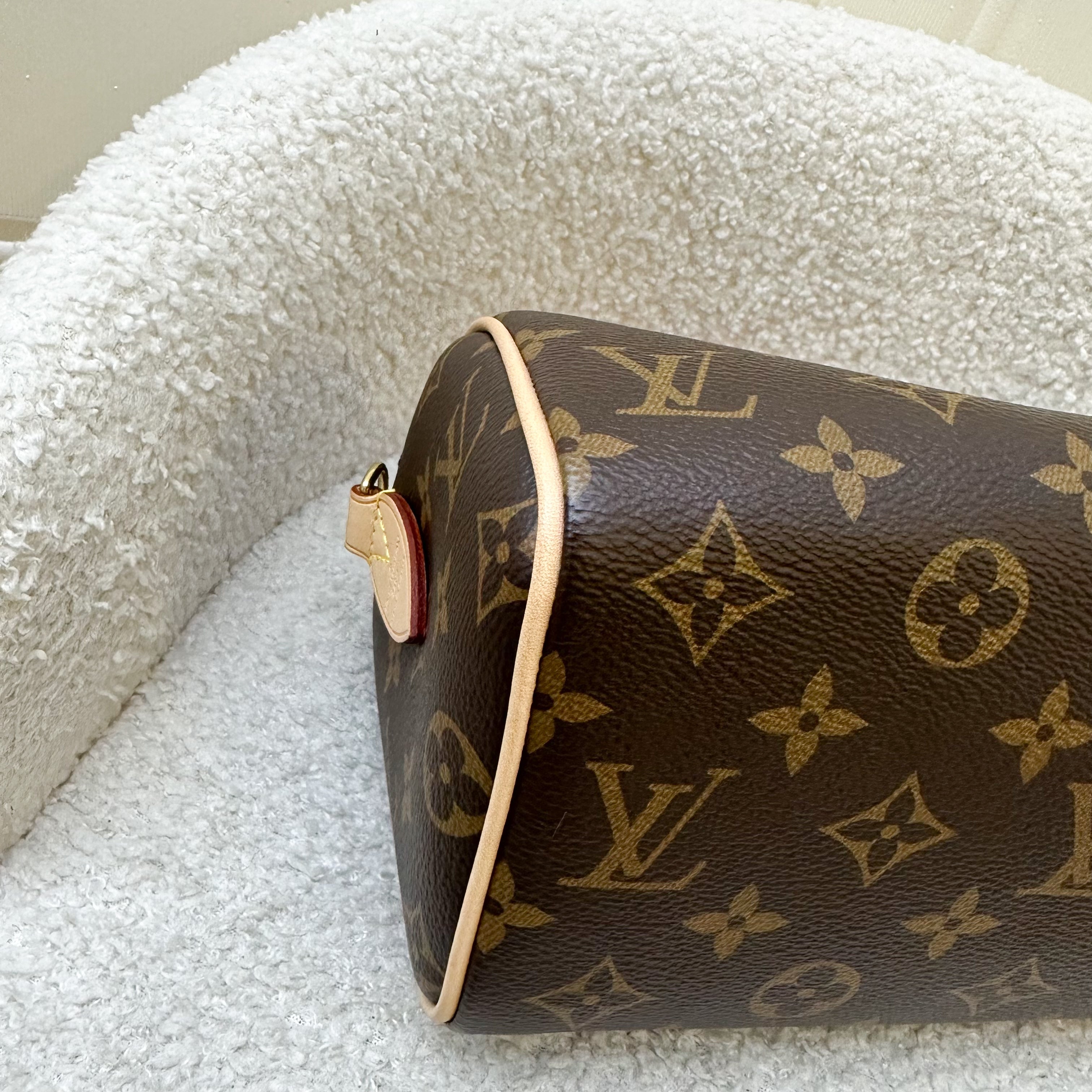 LV Speedy Bandouliere 20 in Monogram Canvas and Black Patterned Strap (Non-adjustable)