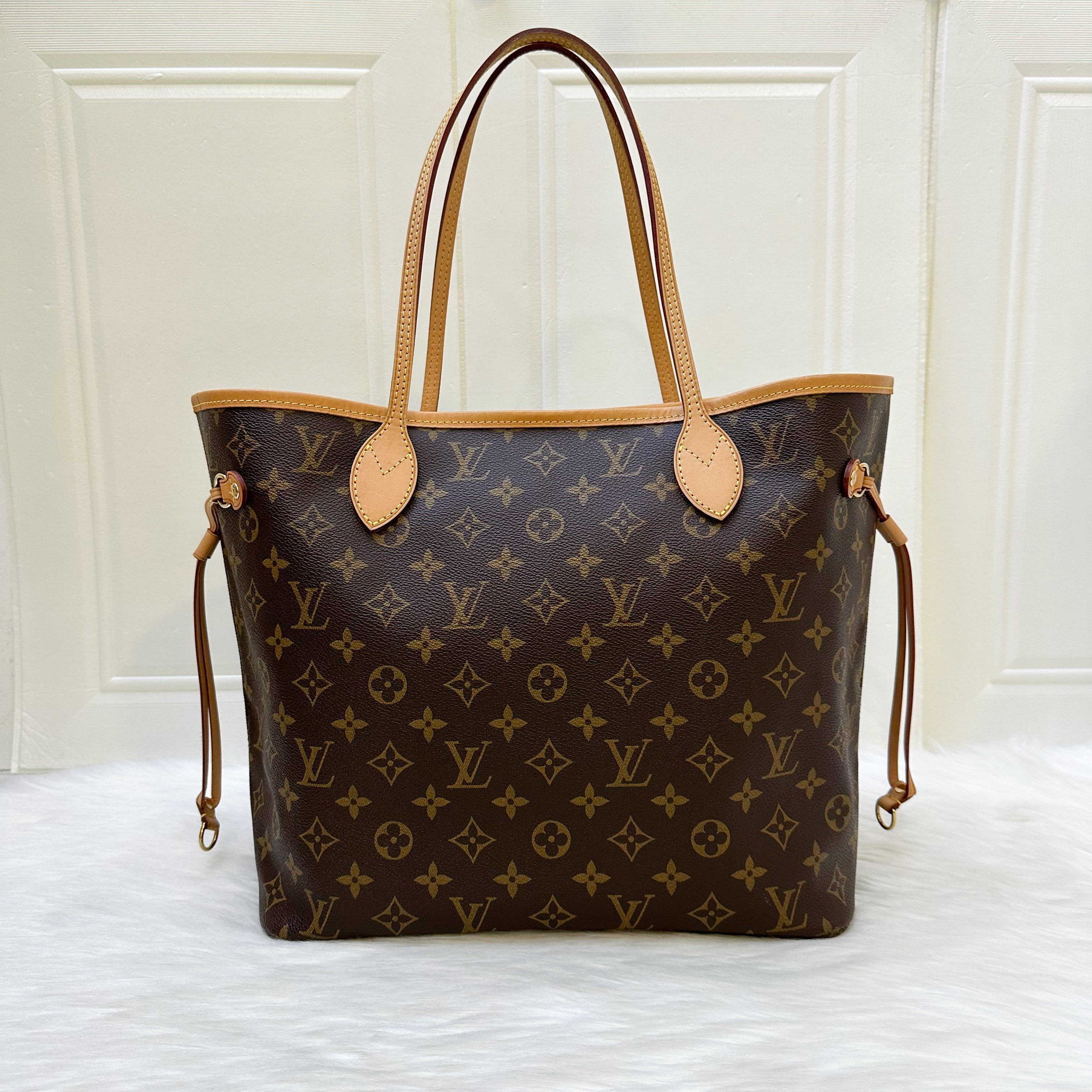 LV Neverfull MM in Monogram Canvas, Yellow Interior and GHW (No attached pouch)