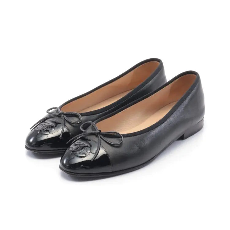 CHANEL Interlocking CC Logo Leather Ballet Flats, Size 35.5