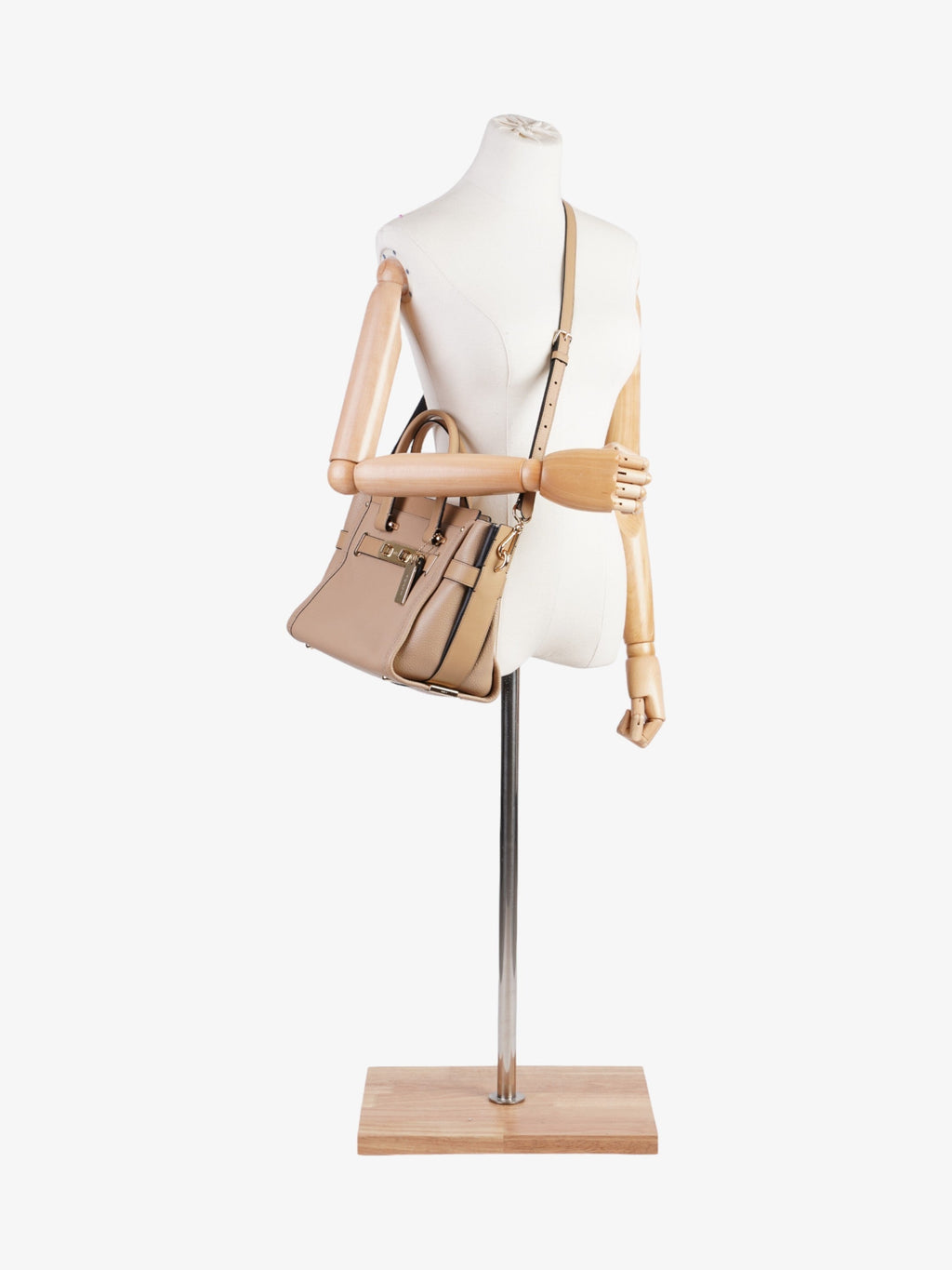 Coach Swagger 32 Beige / Black Leather