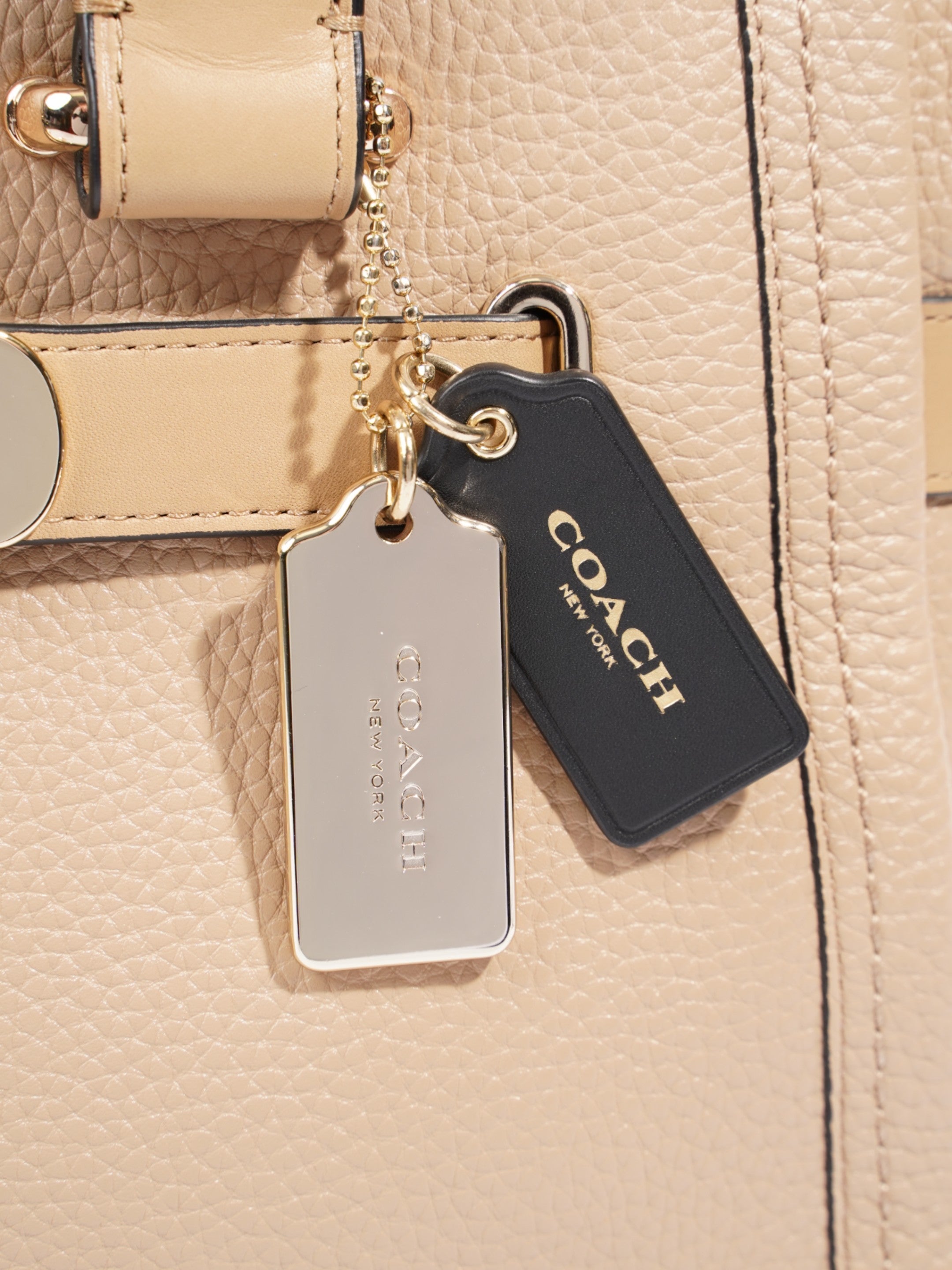 Coach Swagger 32 Beige / Black Leather