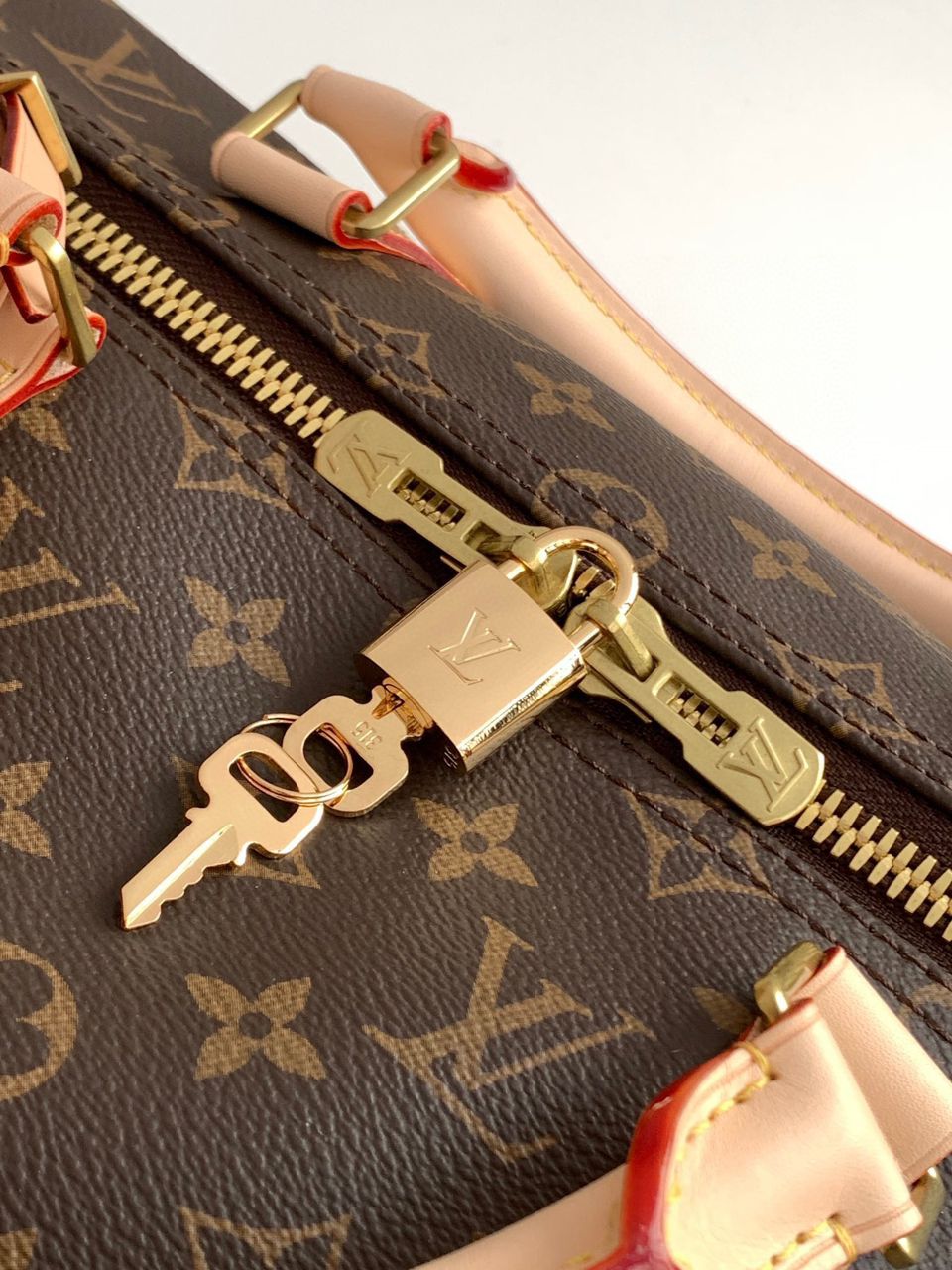 LV KEEPALL BANDOULIÃƒÆ’Ã‹â€ RE 50