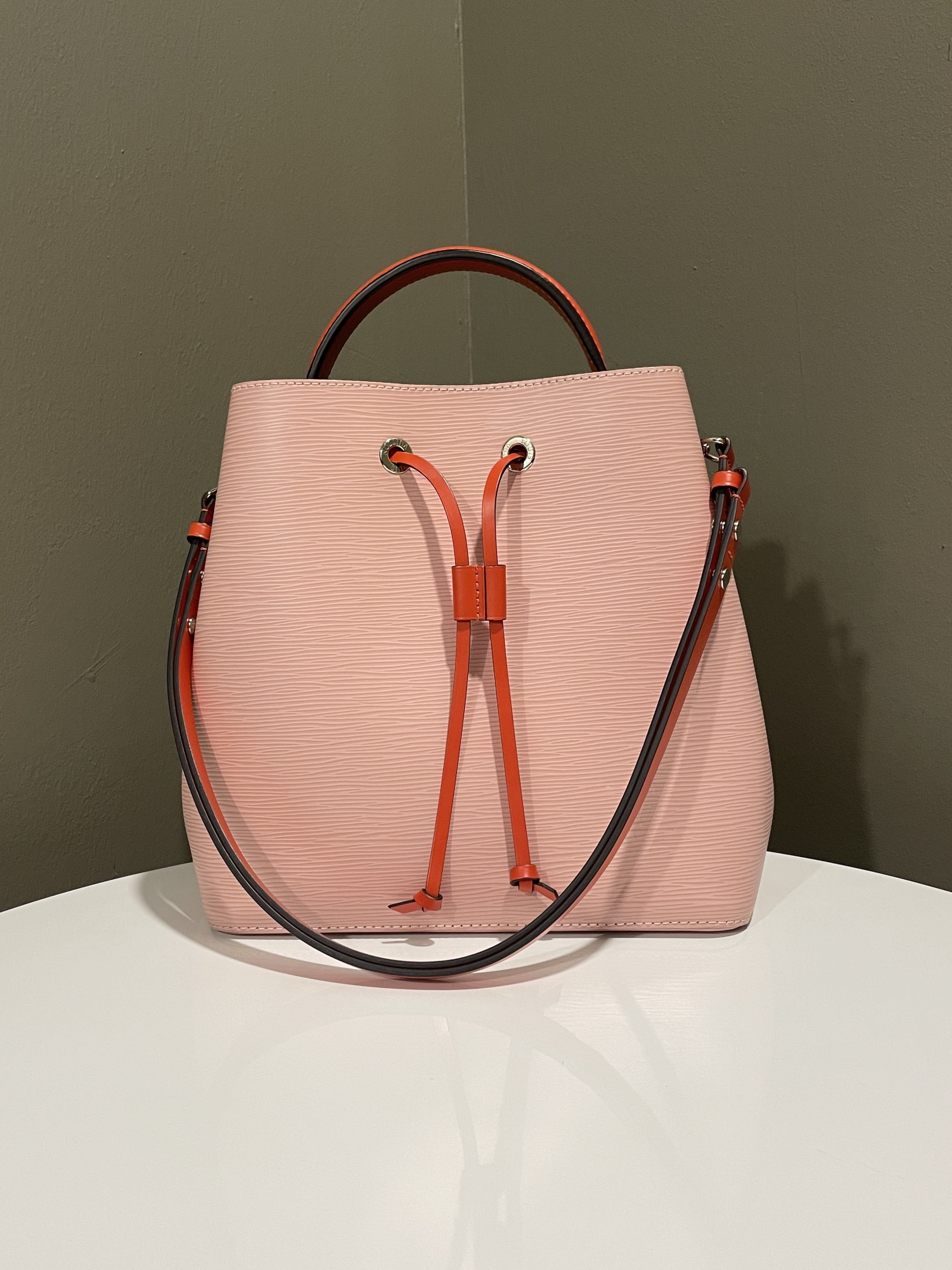 Louis Vuitton Neonoe MM Rose Ballerine / Orange Epi