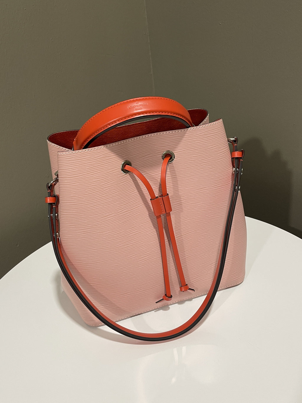 Louis Vuitton Neonoe MM Rose Ballerine / Orange Epi