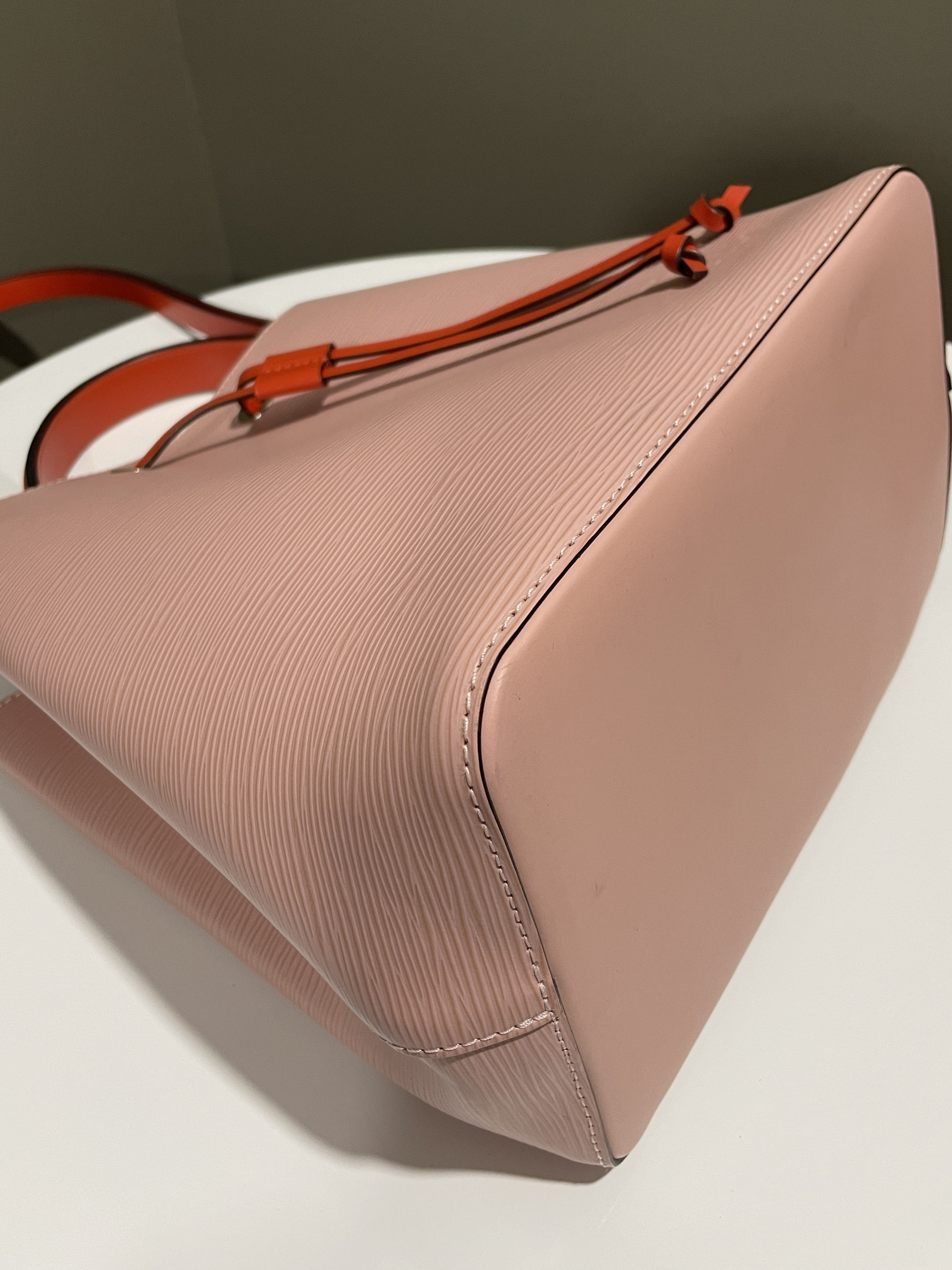 Louis Vuitton Neonoe MM Rose Ballerine / Orange Epi