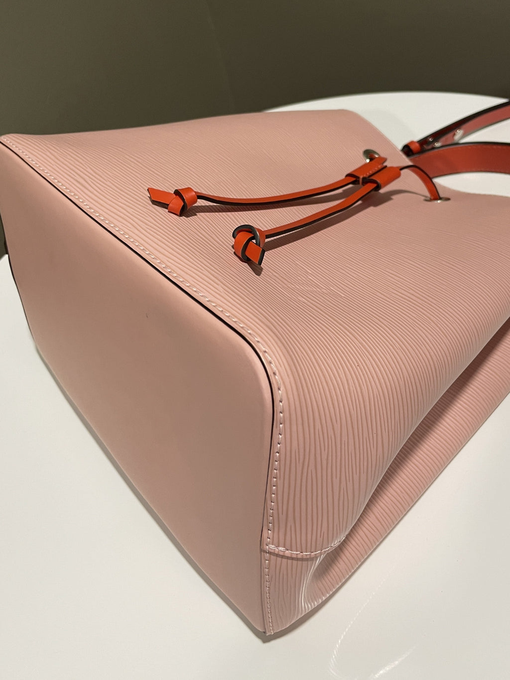 Louis Vuitton Neonoe MM Rose Ballerine / Orange Epi
