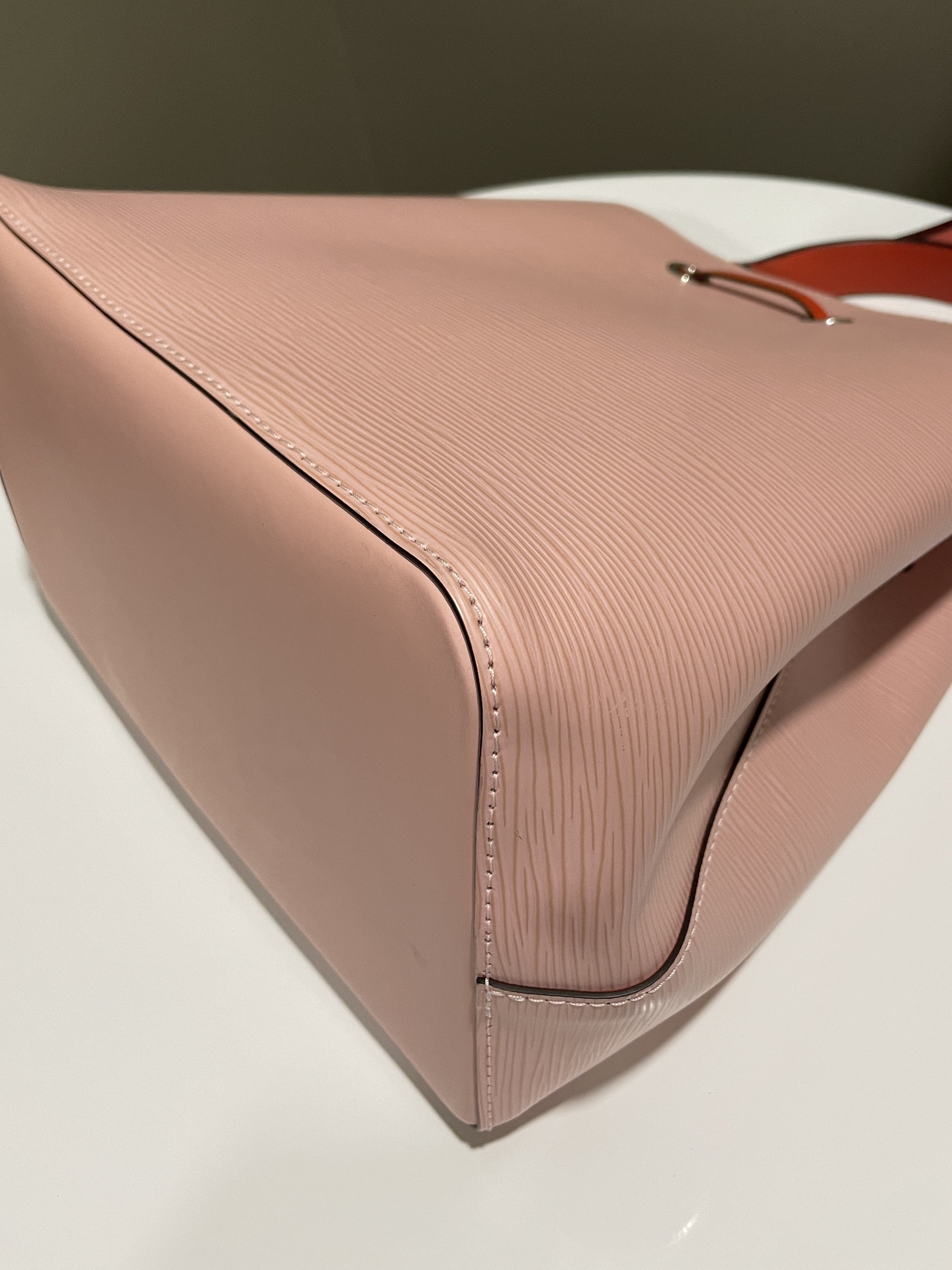 Louis Vuitton Neonoe MM Rose Ballerine / Orange Epi