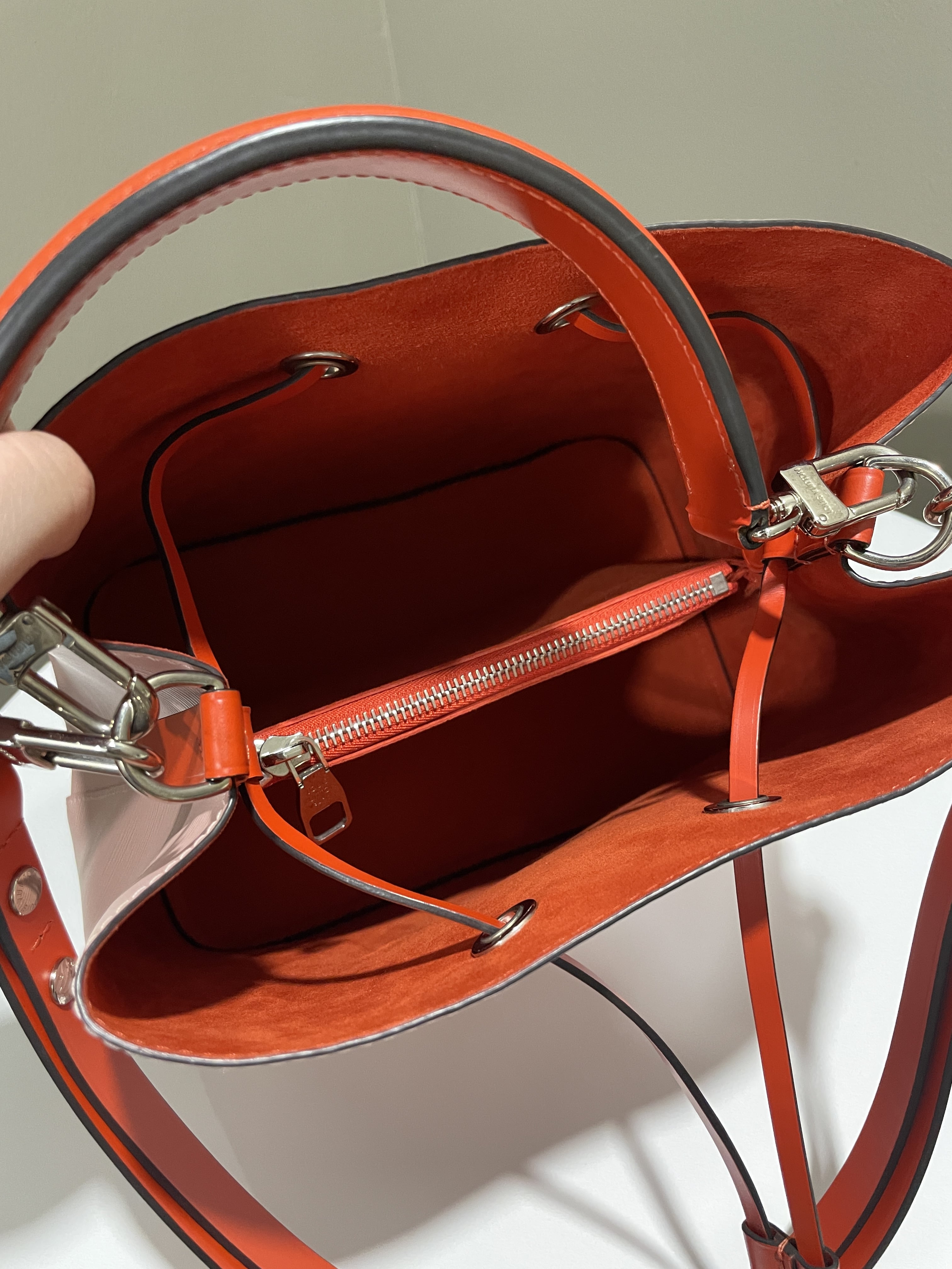 Louis Vuitton Neonoe MM Rose Ballerine / Orange Epi