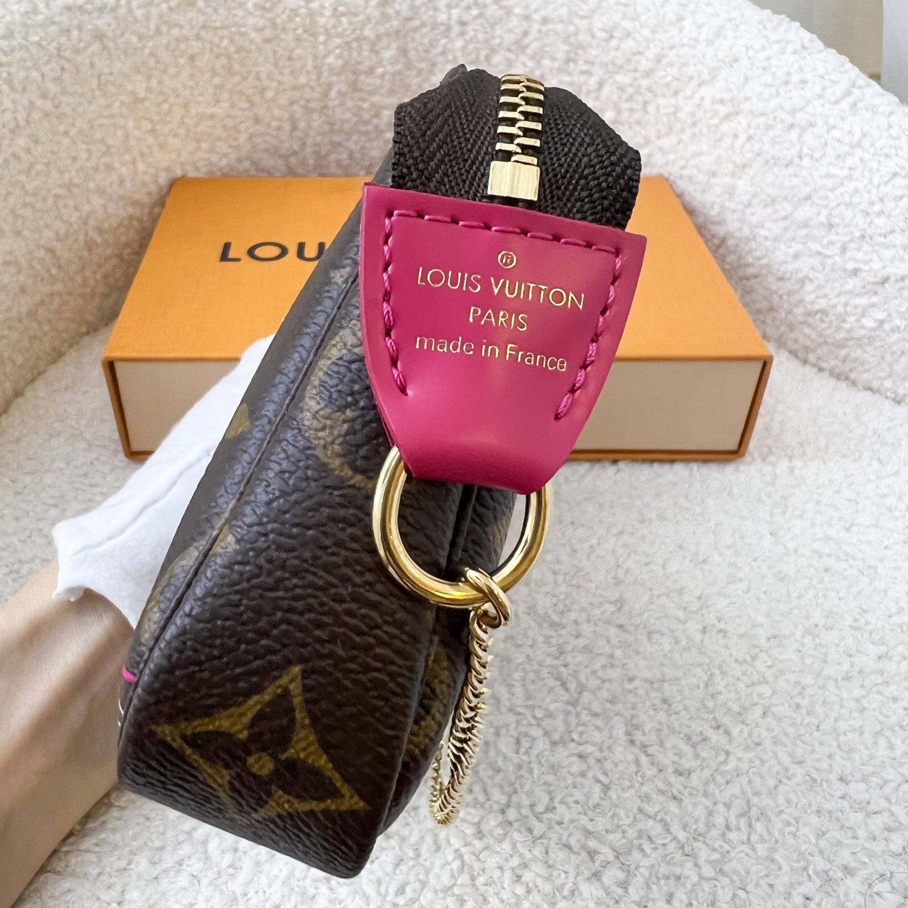LV Mini Pochette Christmas Animation 2020 - Vivienne on a Roller Coaster