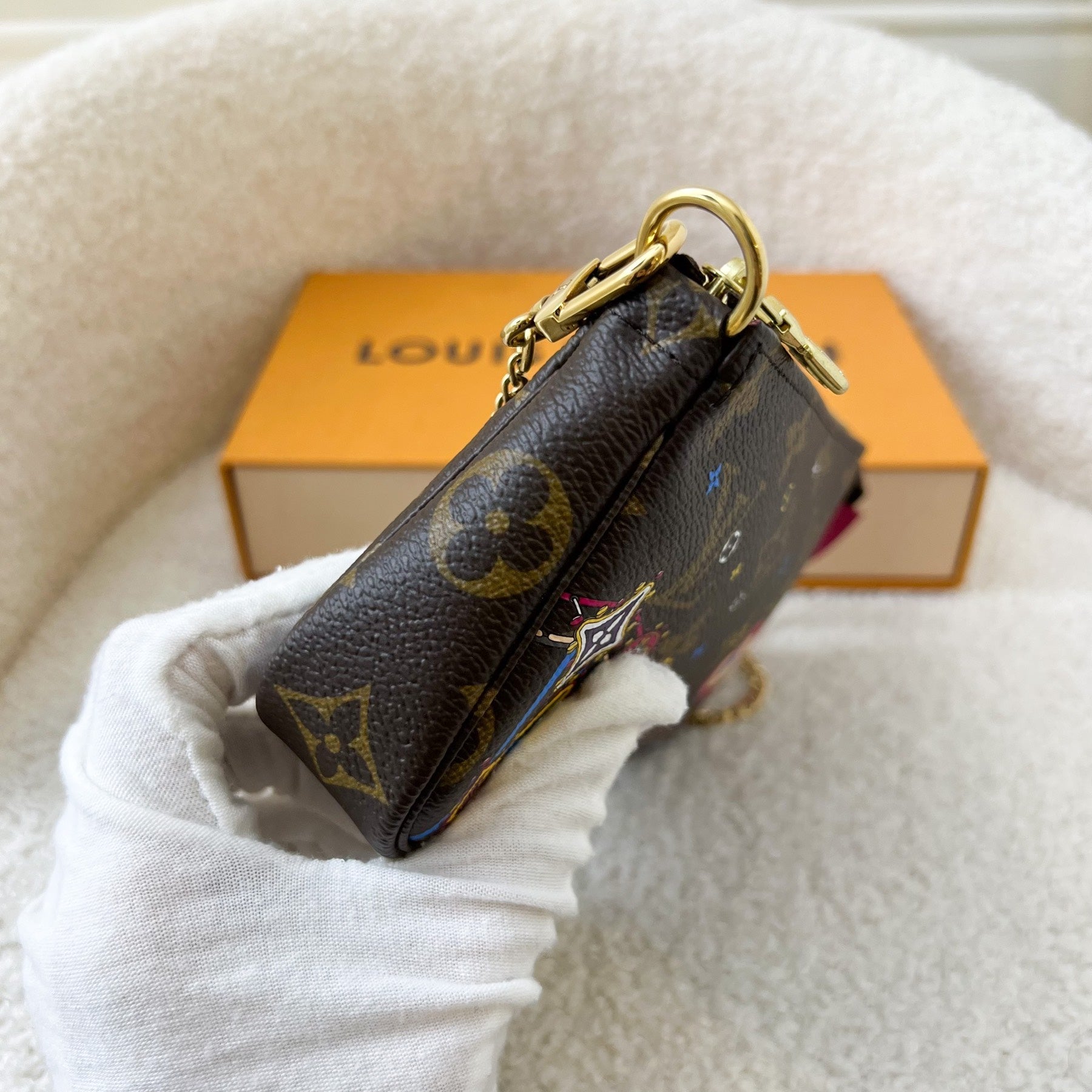 LV Mini Pochette Christmas Animation 2020 - Vivienne on a Roller Coaster