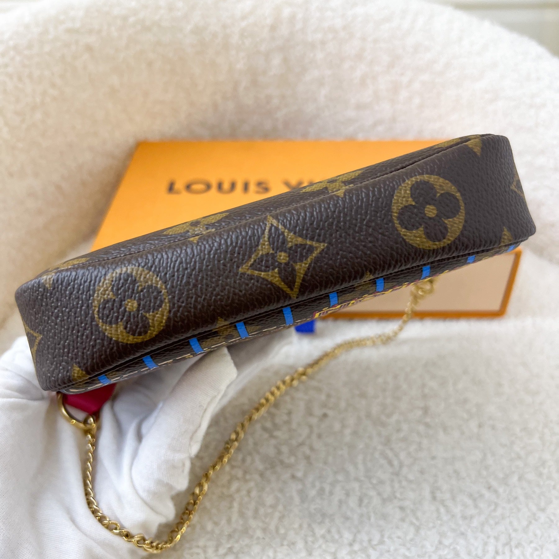 LV Mini Pochette Christmas Animation 2020 - Vivienne on a Roller Coaster