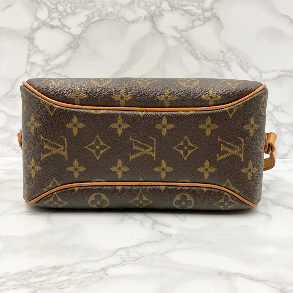 LOUIS VUITTON Monogram brois shoulder bag