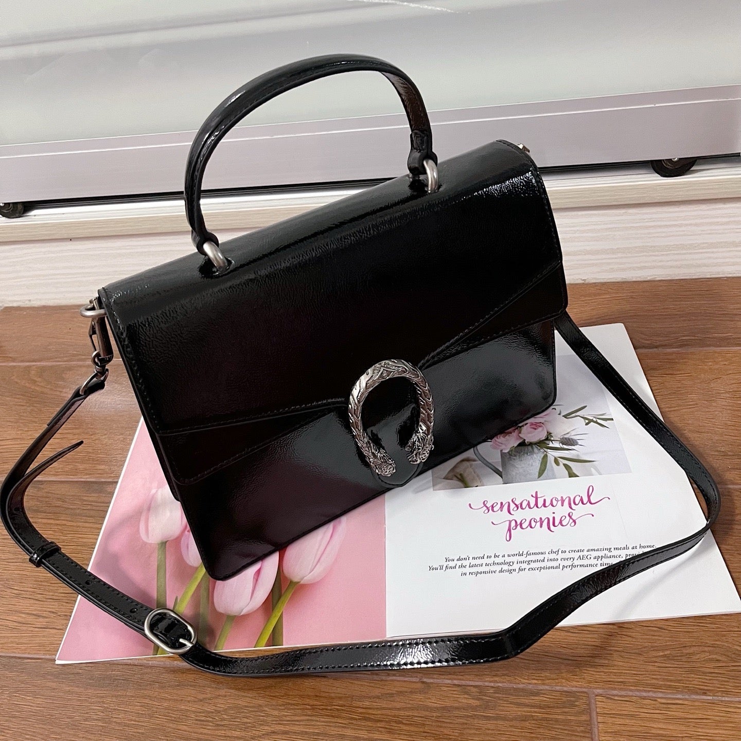 GC703 Dionysus Medium Top Handle Bag / 11.4"W x 7.8"H x 4"D