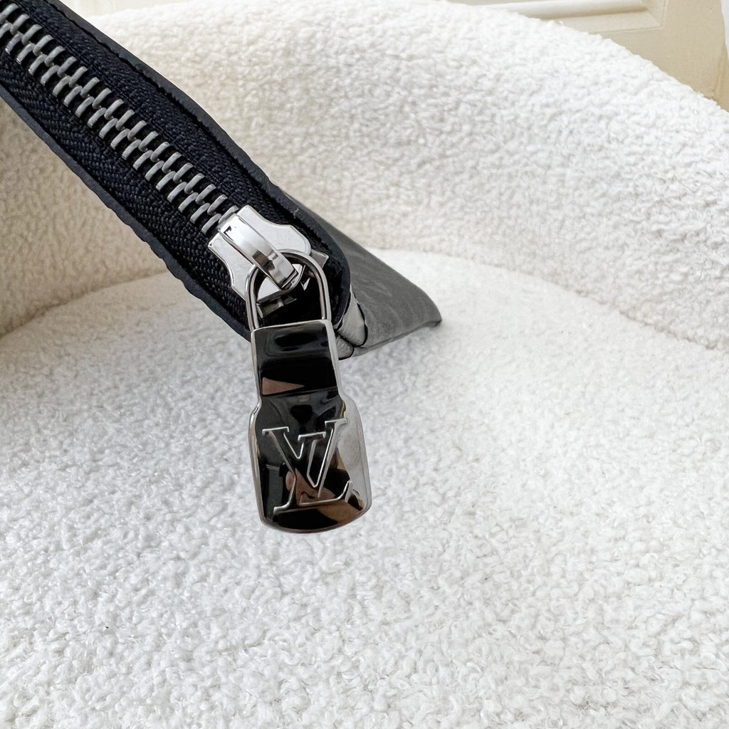LV Discovery Pochette GM in Monogram Eclipse Canvas SHW