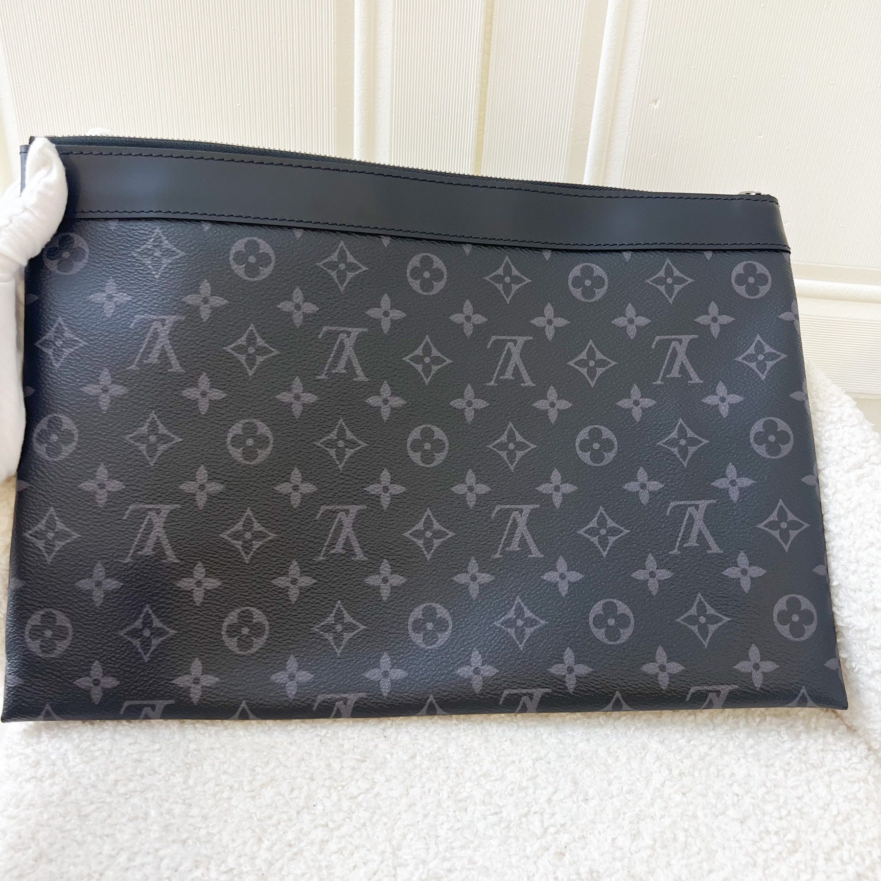 LV Discovery Pochette GM in Monogram Eclipse Canvas SHW