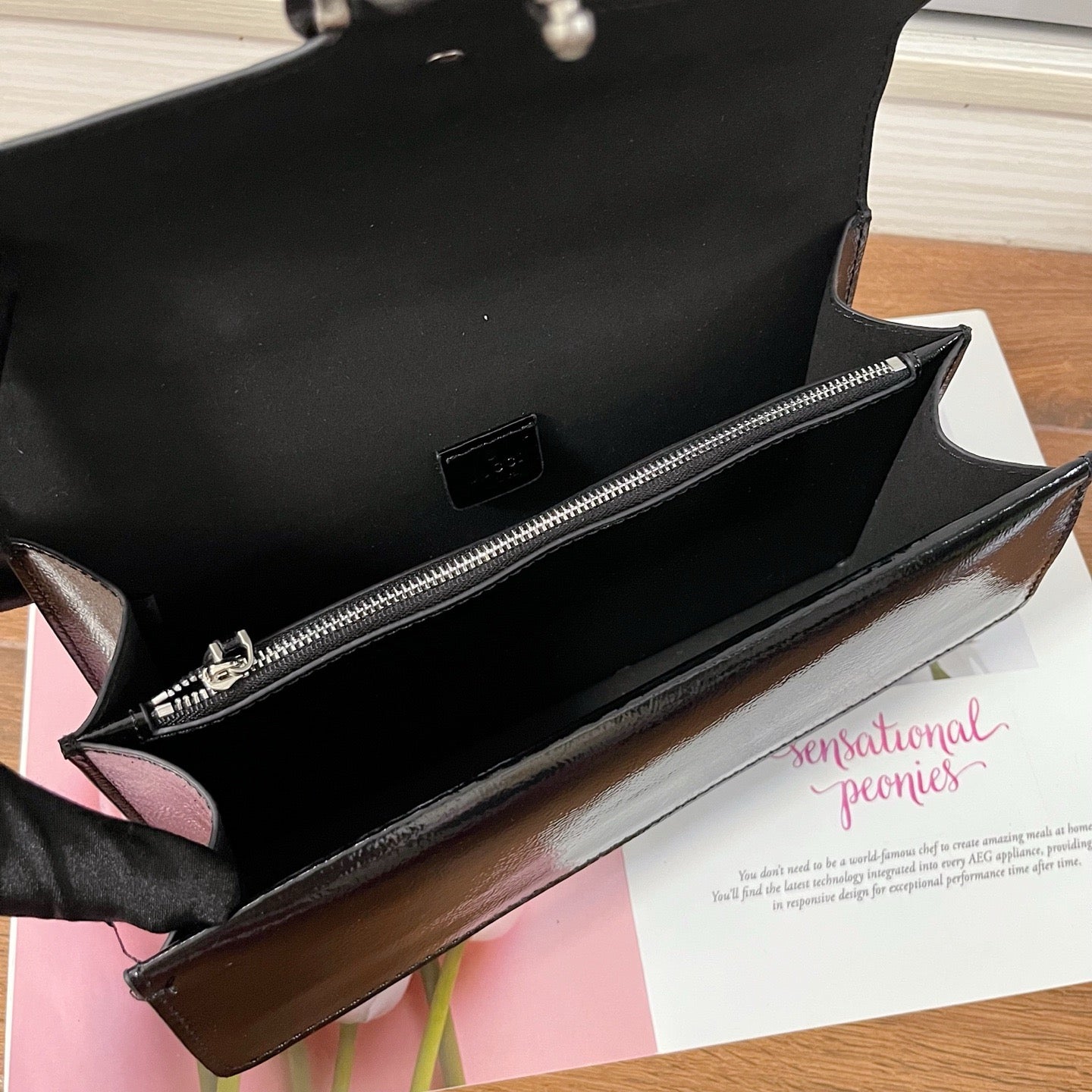 GC706 Dionysus Small Shoulder Bag / 11"W x 6.2"H x 4"D