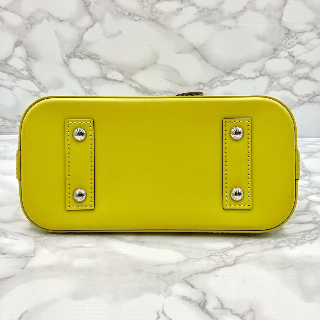 LOUIS VUITTON Epi Alma BB