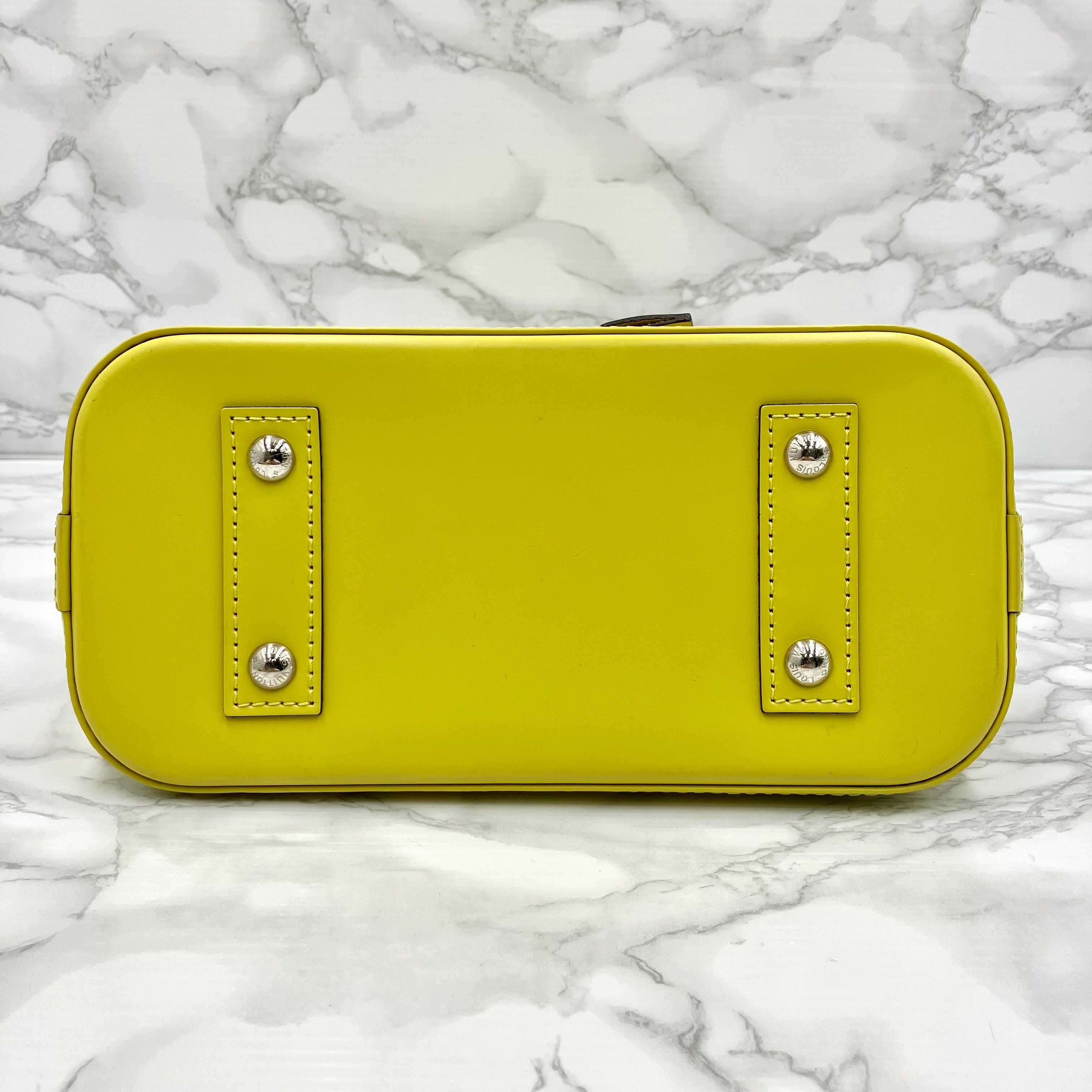 LOUIS VUITTON Epi Alma BB