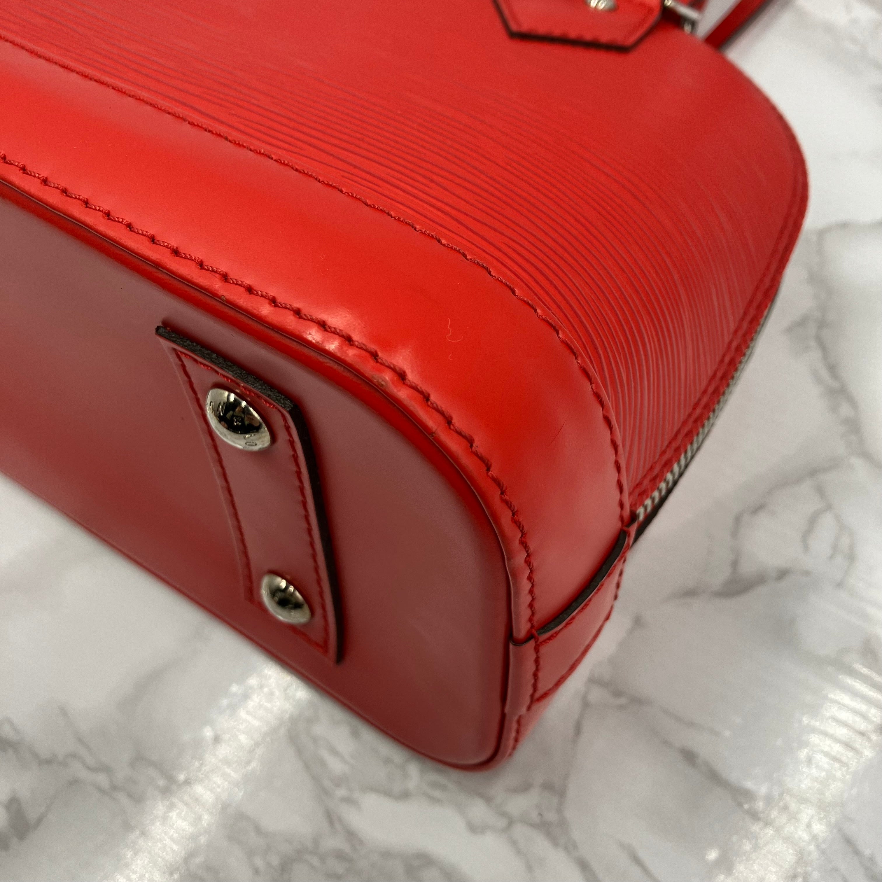 LOUIS VUITTON Epi Alma BB