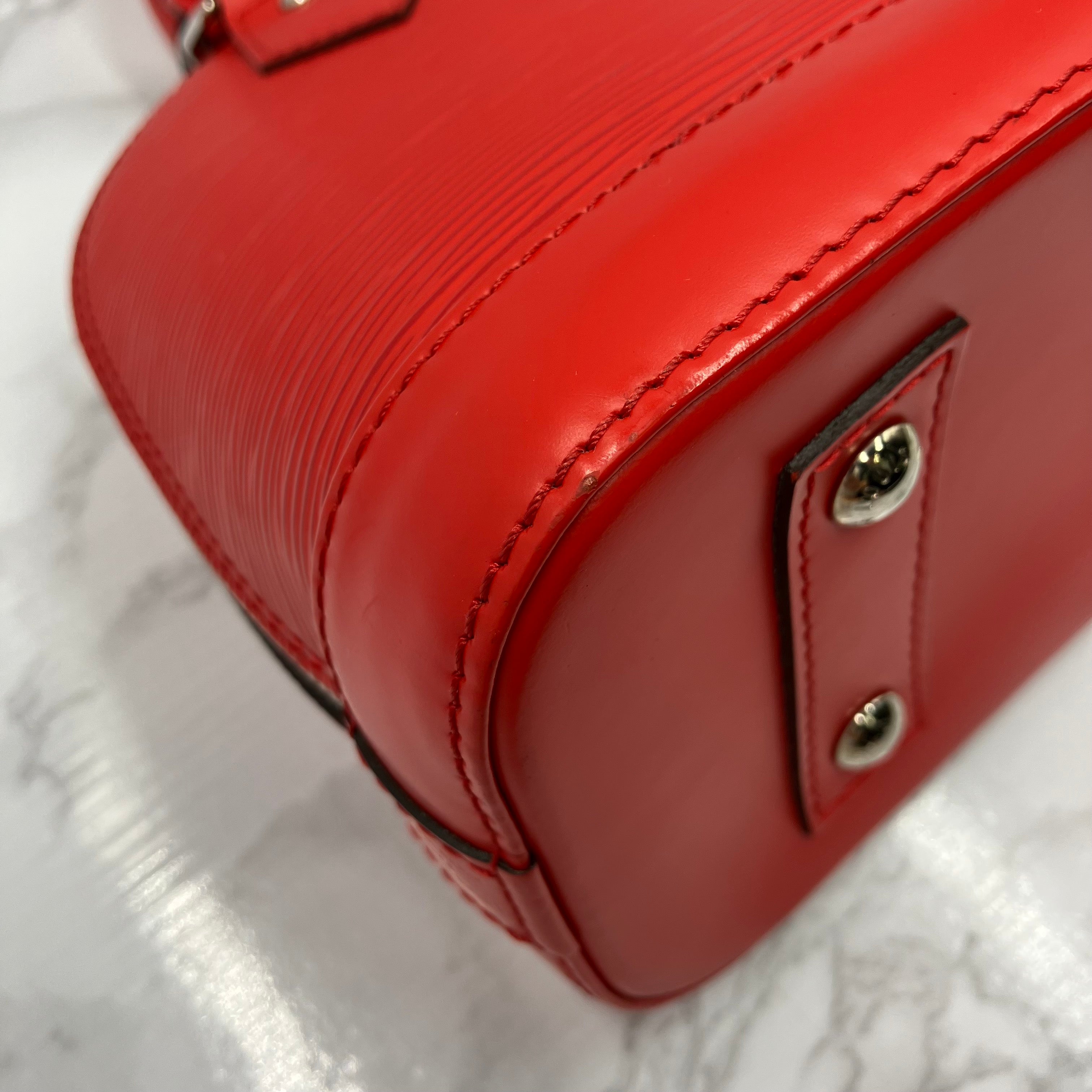 LOUIS VUITTON Epi Alma BB