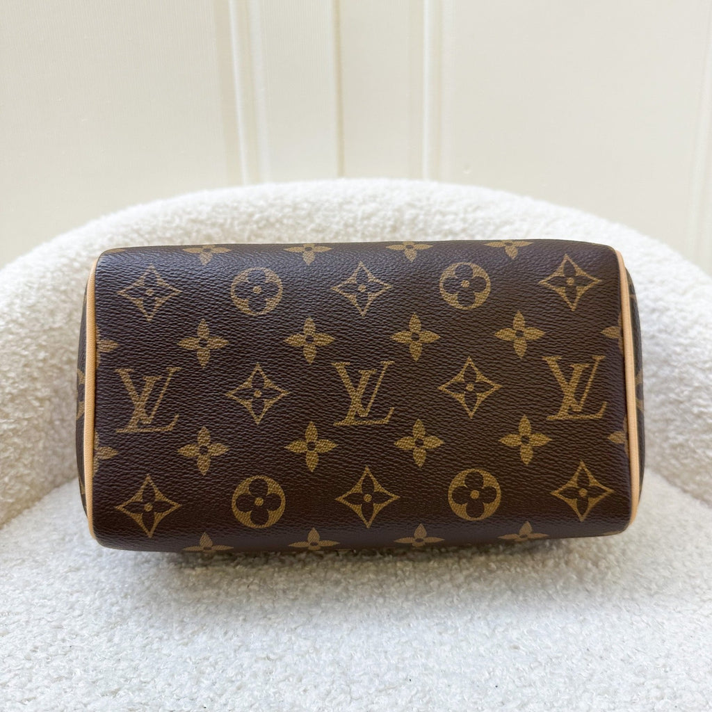 LV Speedy Bandouliere 20 in Monogram Canvas and Black Patterned Strap