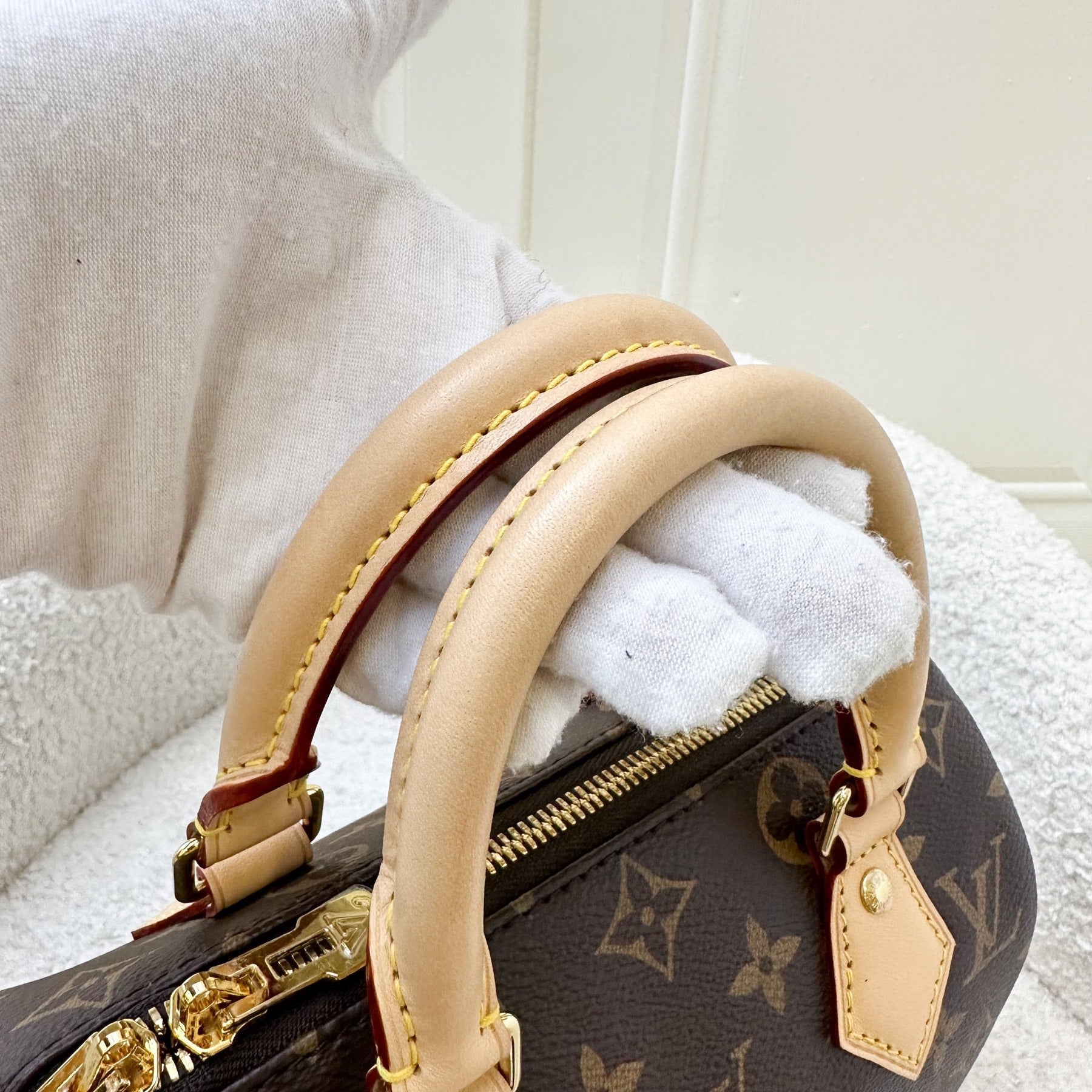 LV Speedy Bandouliere 20 in Monogram Canvas and Black Patterned Strap