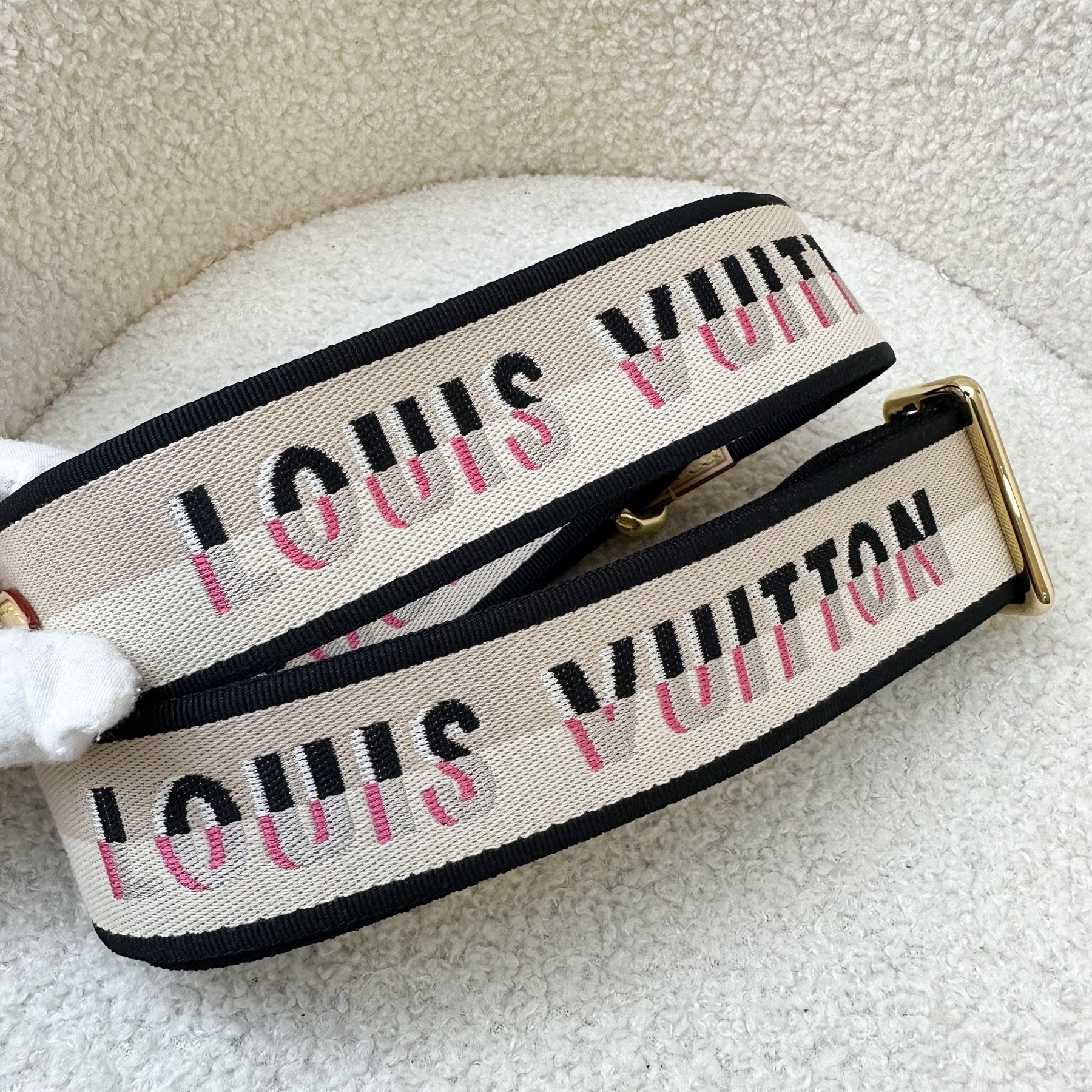 LV Speedy Bandouliere 20 in Monogram Canvas and Black Patterned Strap