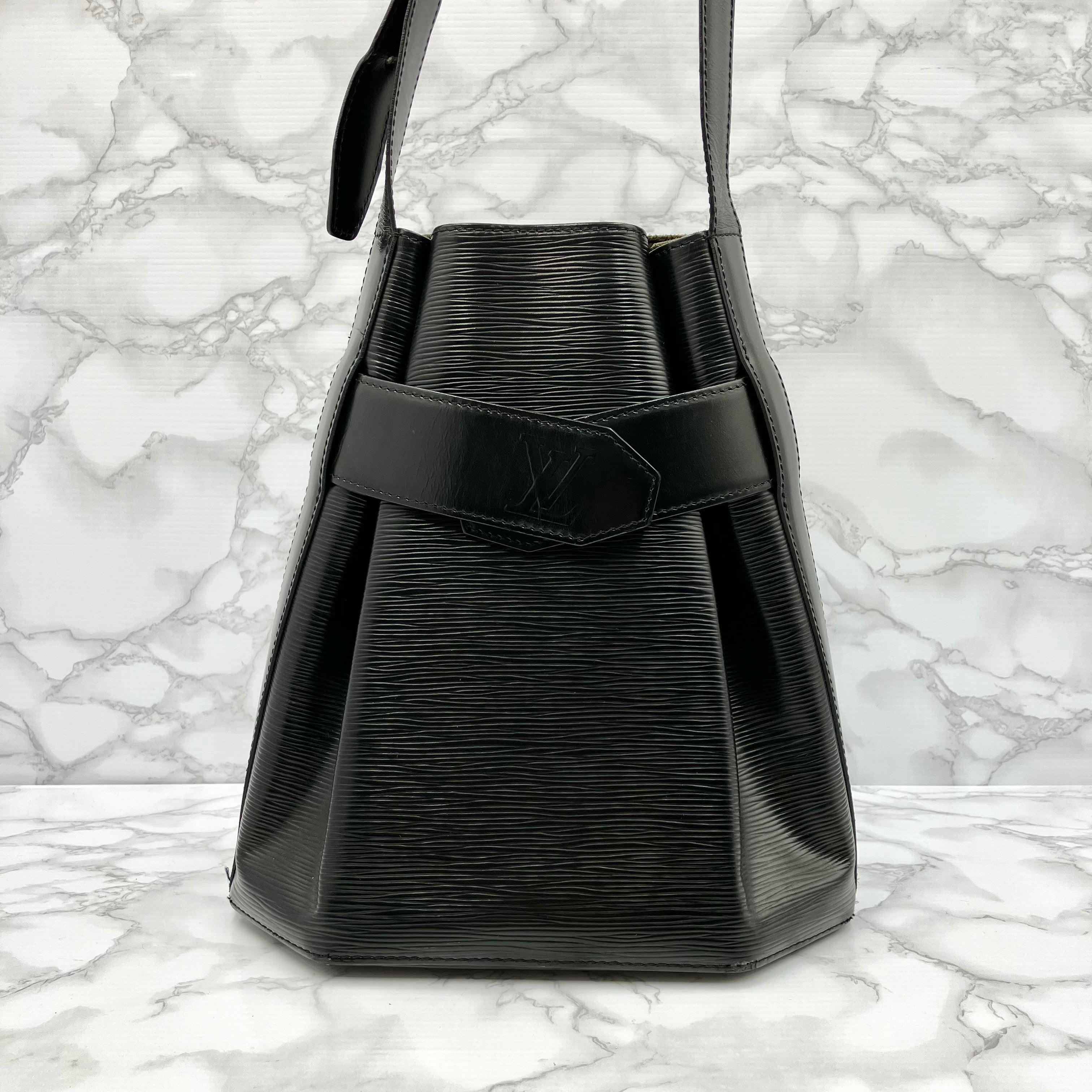 LOUIS VUITTON Epi Sack De Paul