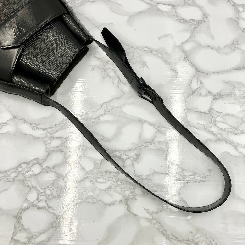 LOUIS VUITTON Epi Sack De Paul