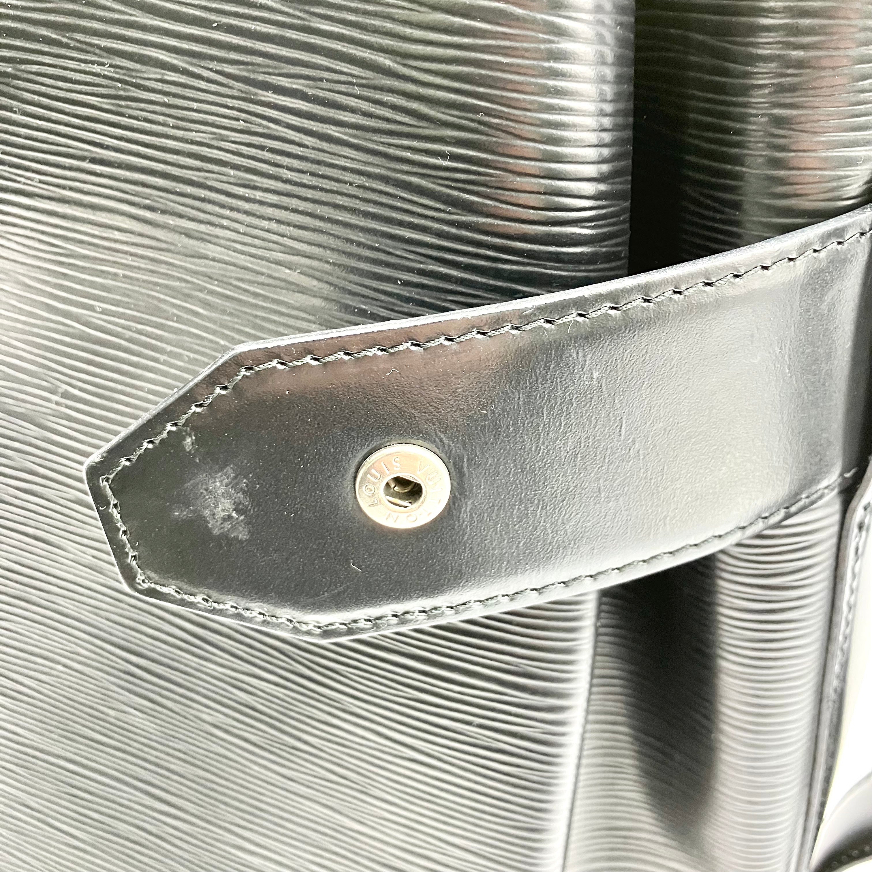 LOUIS VUITTON Epi Sack De Paul