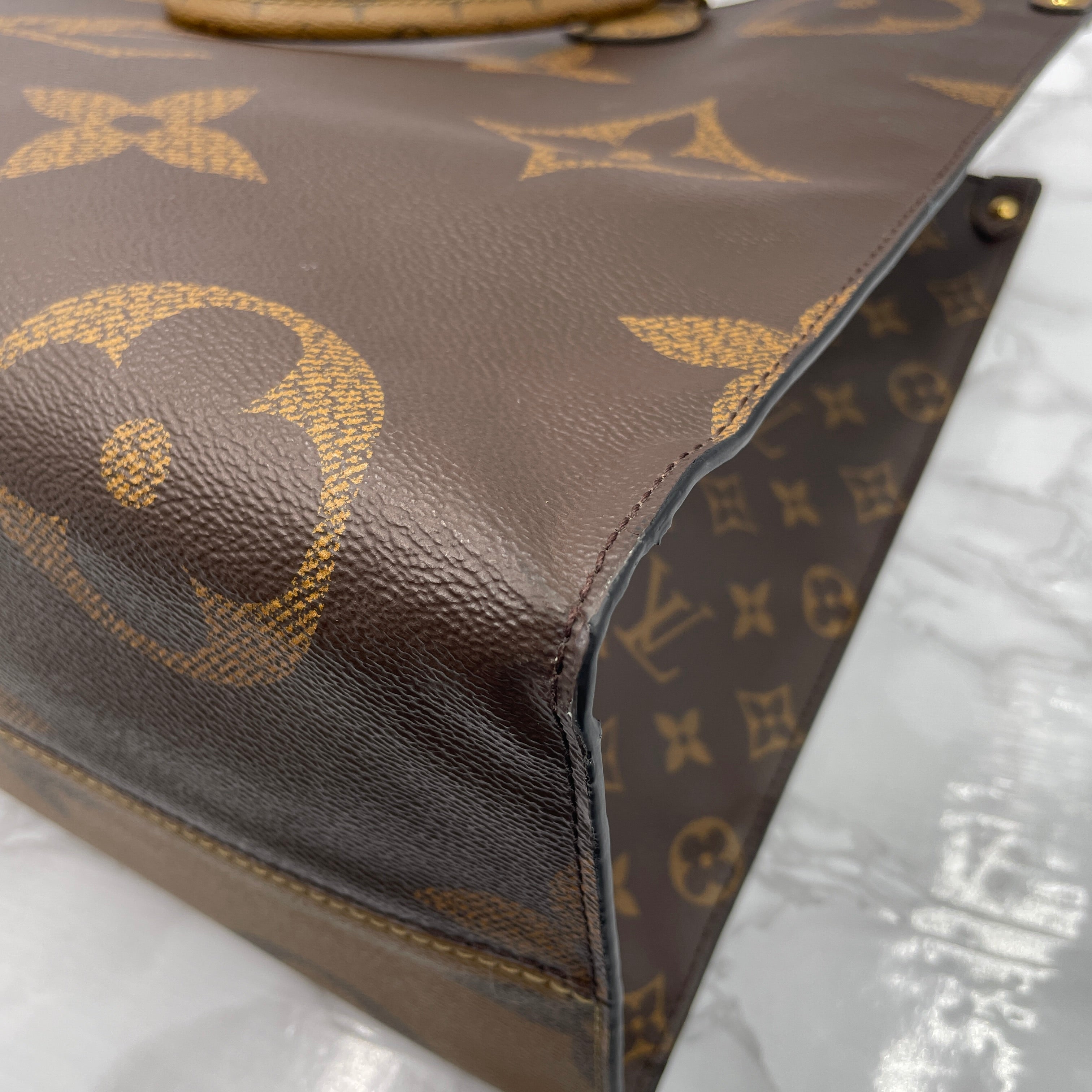 LOUIS VUITTON On The Go GM
