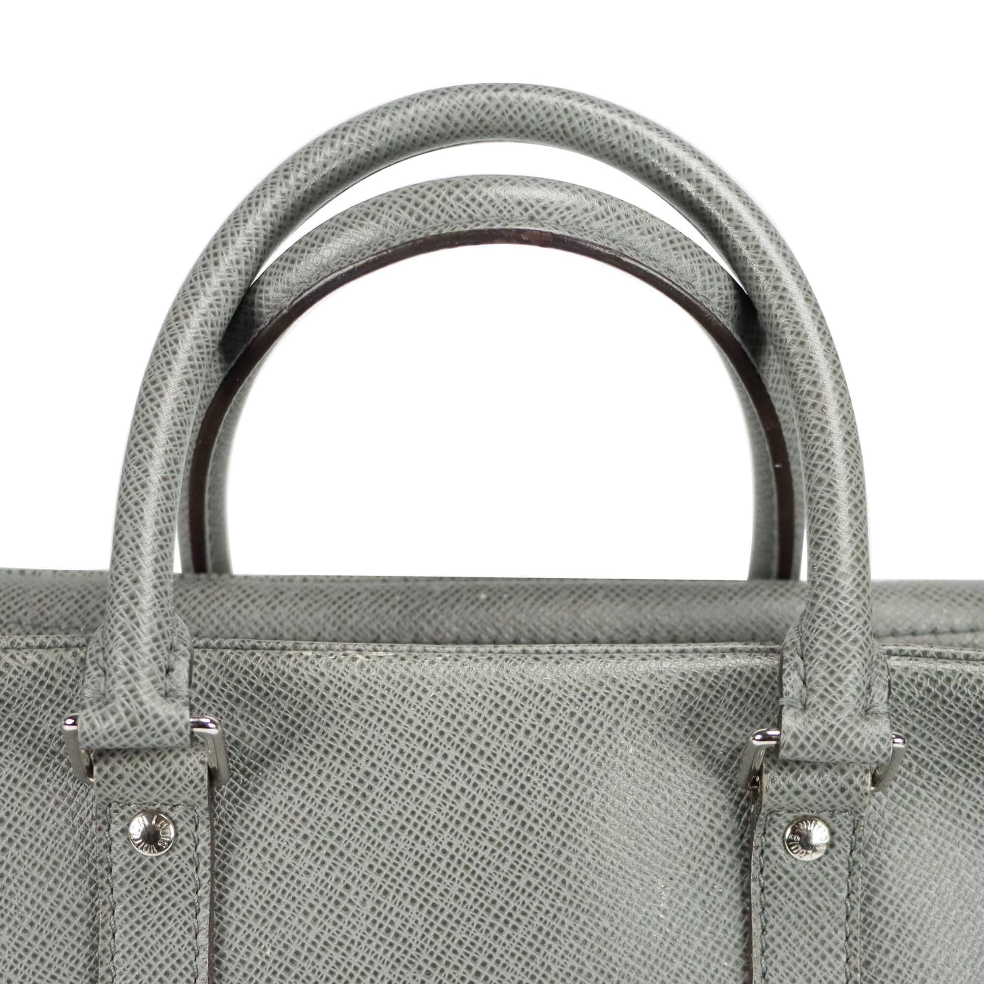 Louis Vuitton Porte-Documents Voyage PM Glacier Gray Taiga