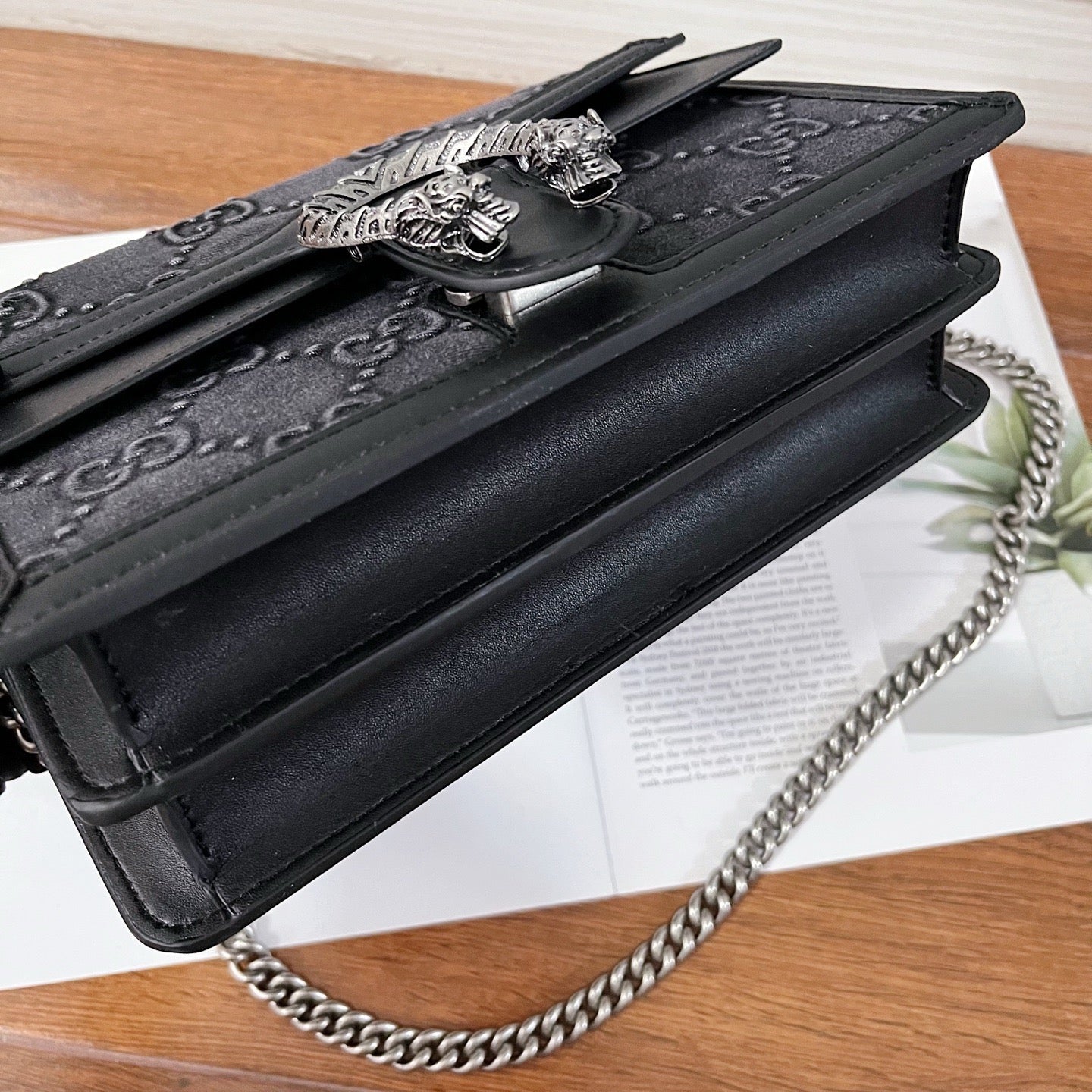 GC709 Dionysus Small Shoulder Bag / 11"W x 6.2"H x 4"D