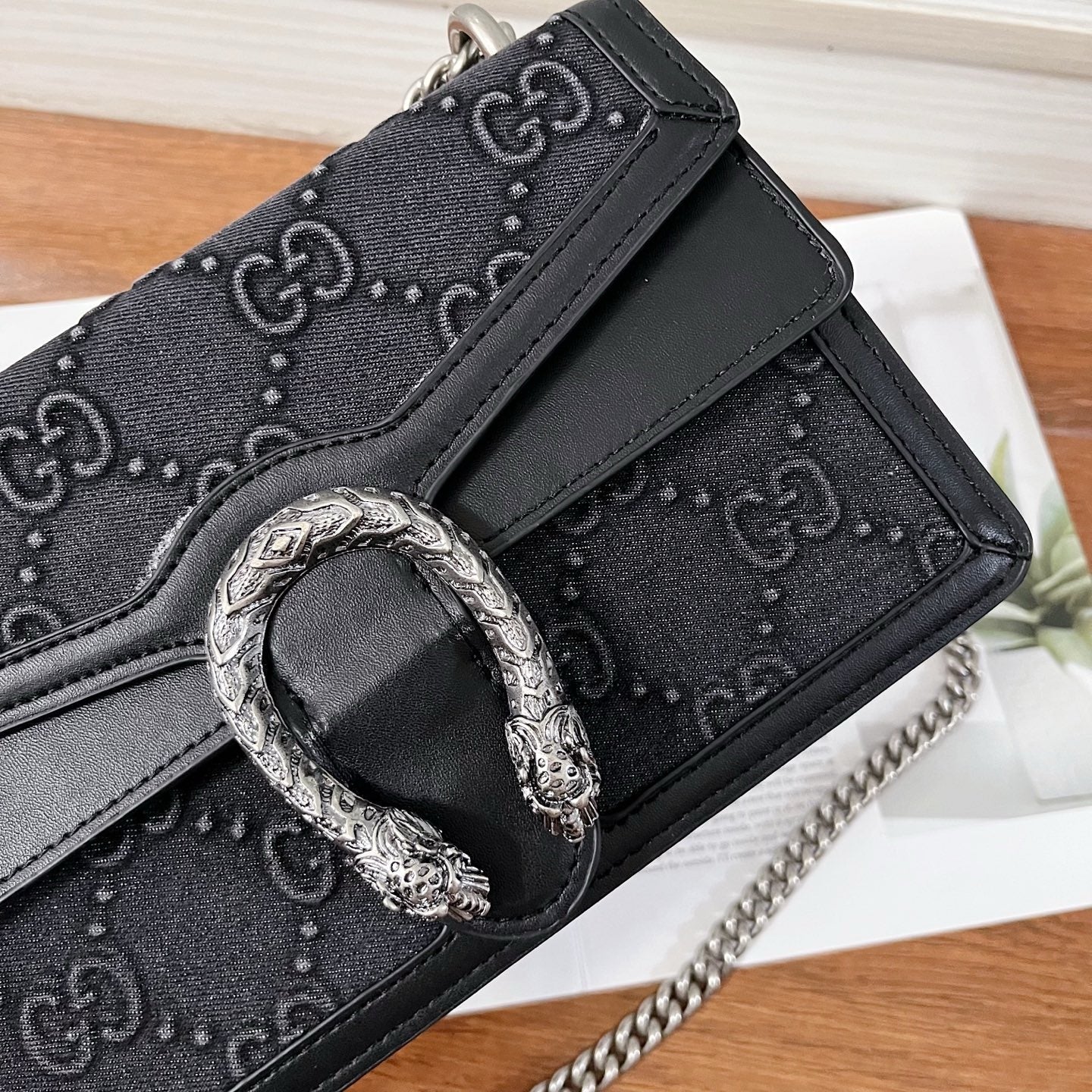GC710 Dionysus Small Shoulder Bag / 11"W x 6.2"H x 4"D