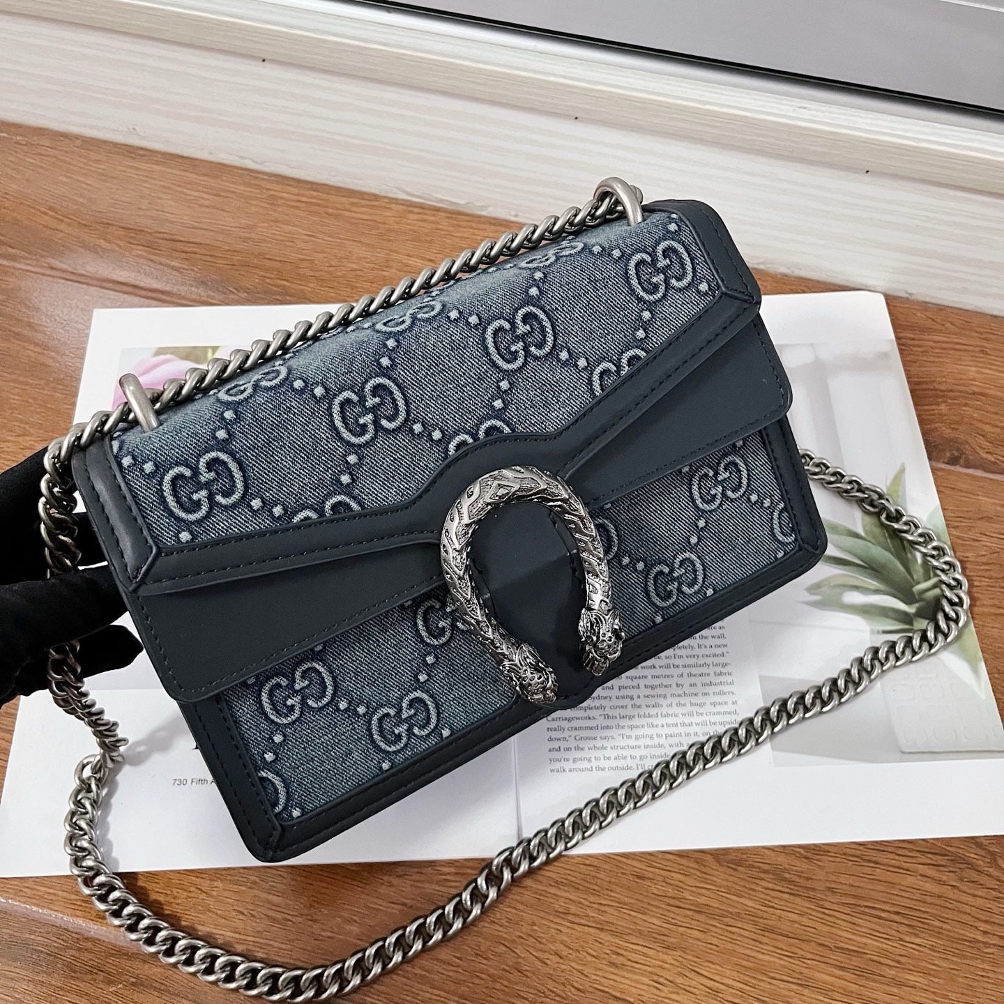 GC710 Dionysus Small Shoulder Bag / 11"W x 6.2"H x 4"D