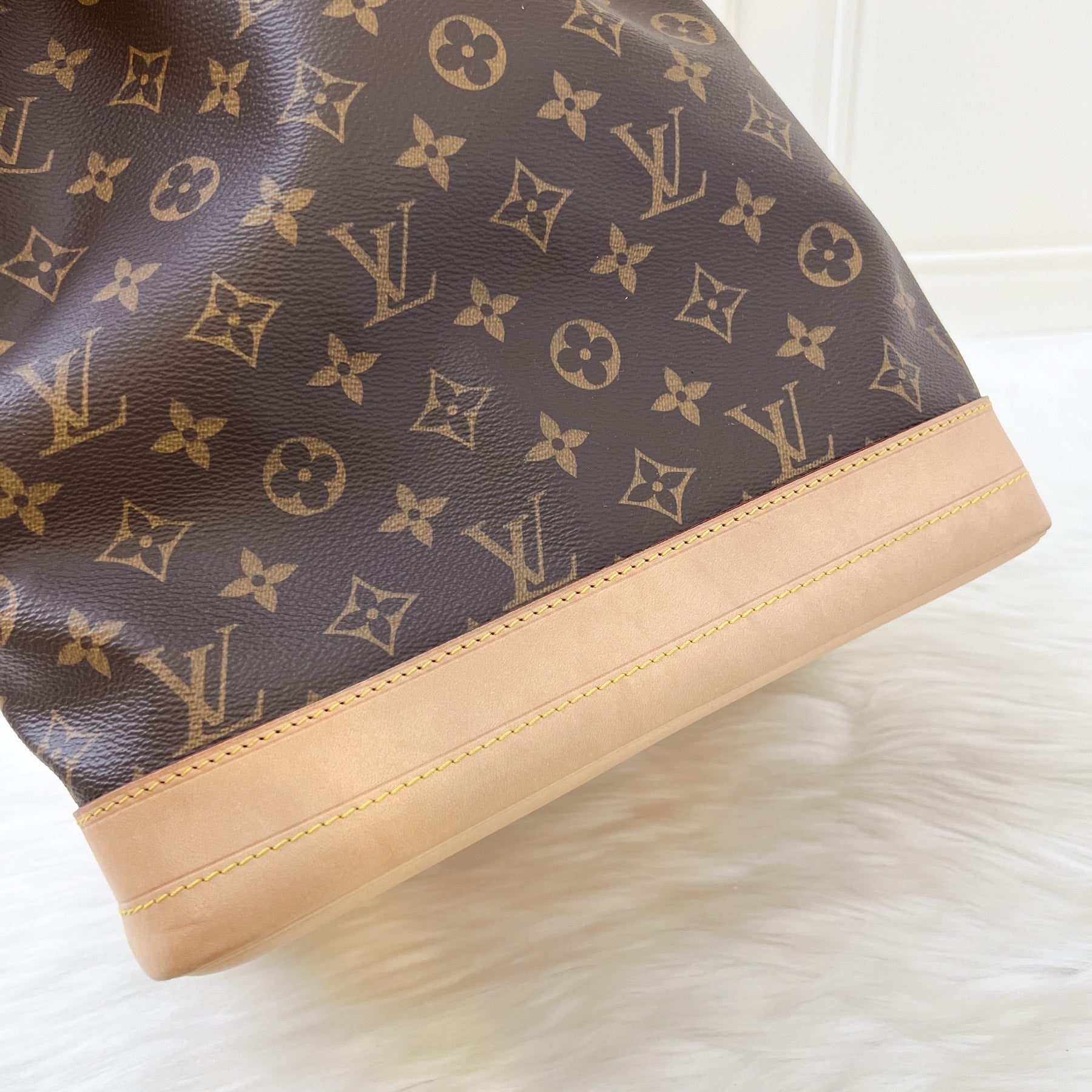LV Noe Bucket Bag in Monogram Canvas and GHW
