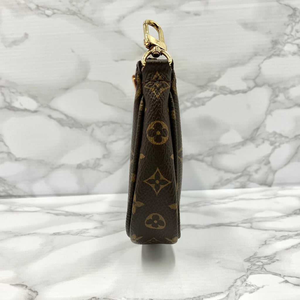 LOUIS VUITTON Multi Pochette