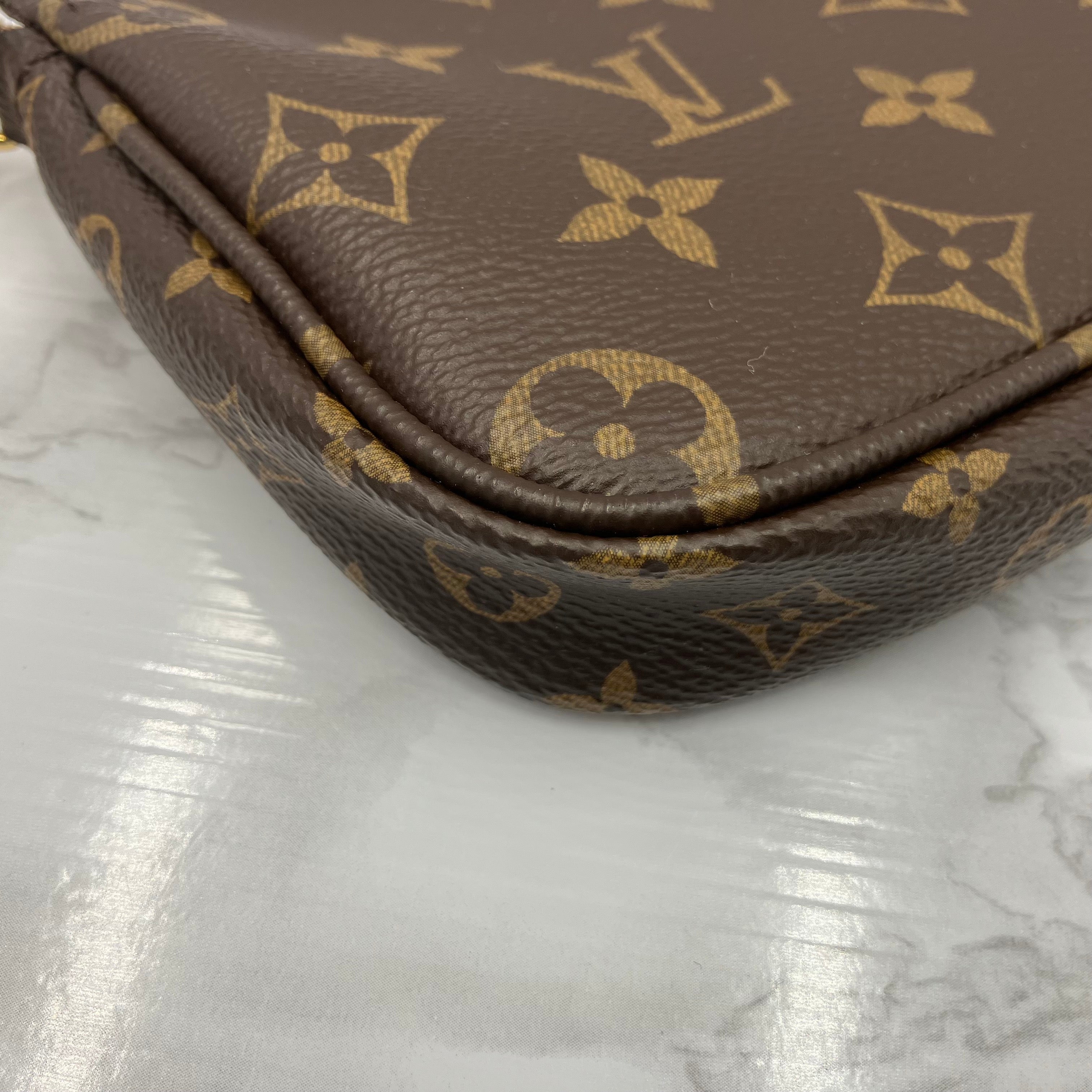 LOUIS VUITTON Multi Pochette