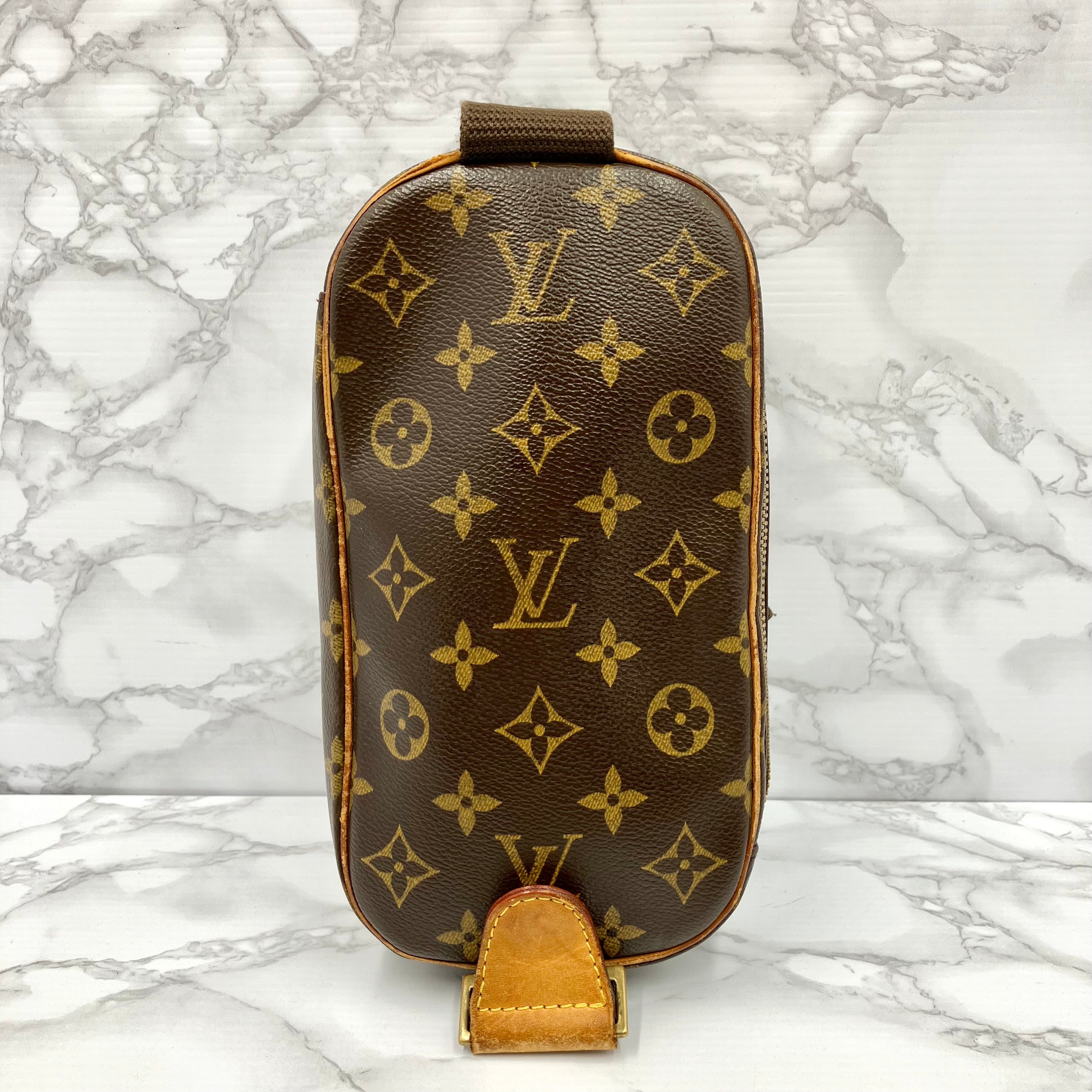 LOUIS VUITON Pochette Gange