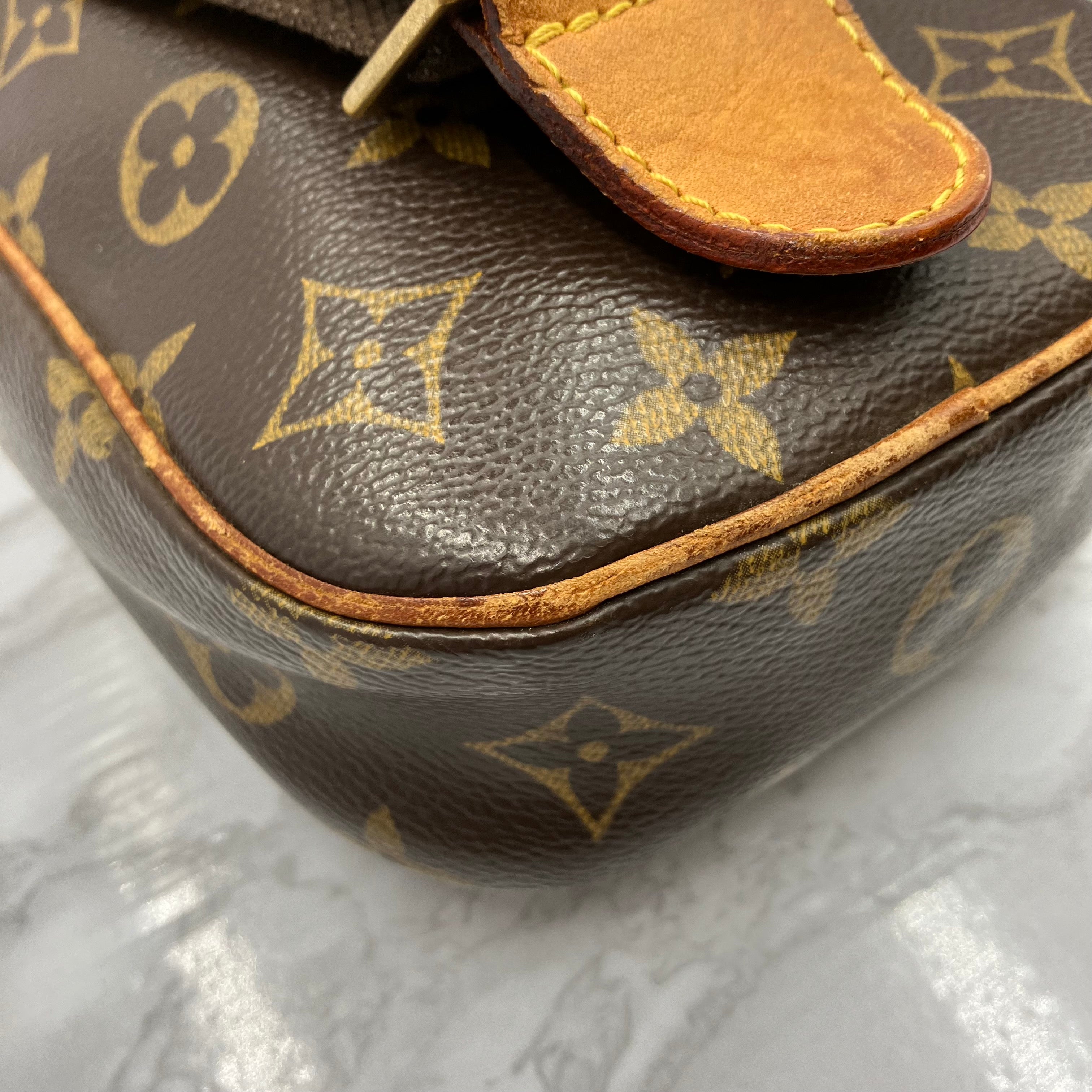 LOUIS VUITON Pochette Gange