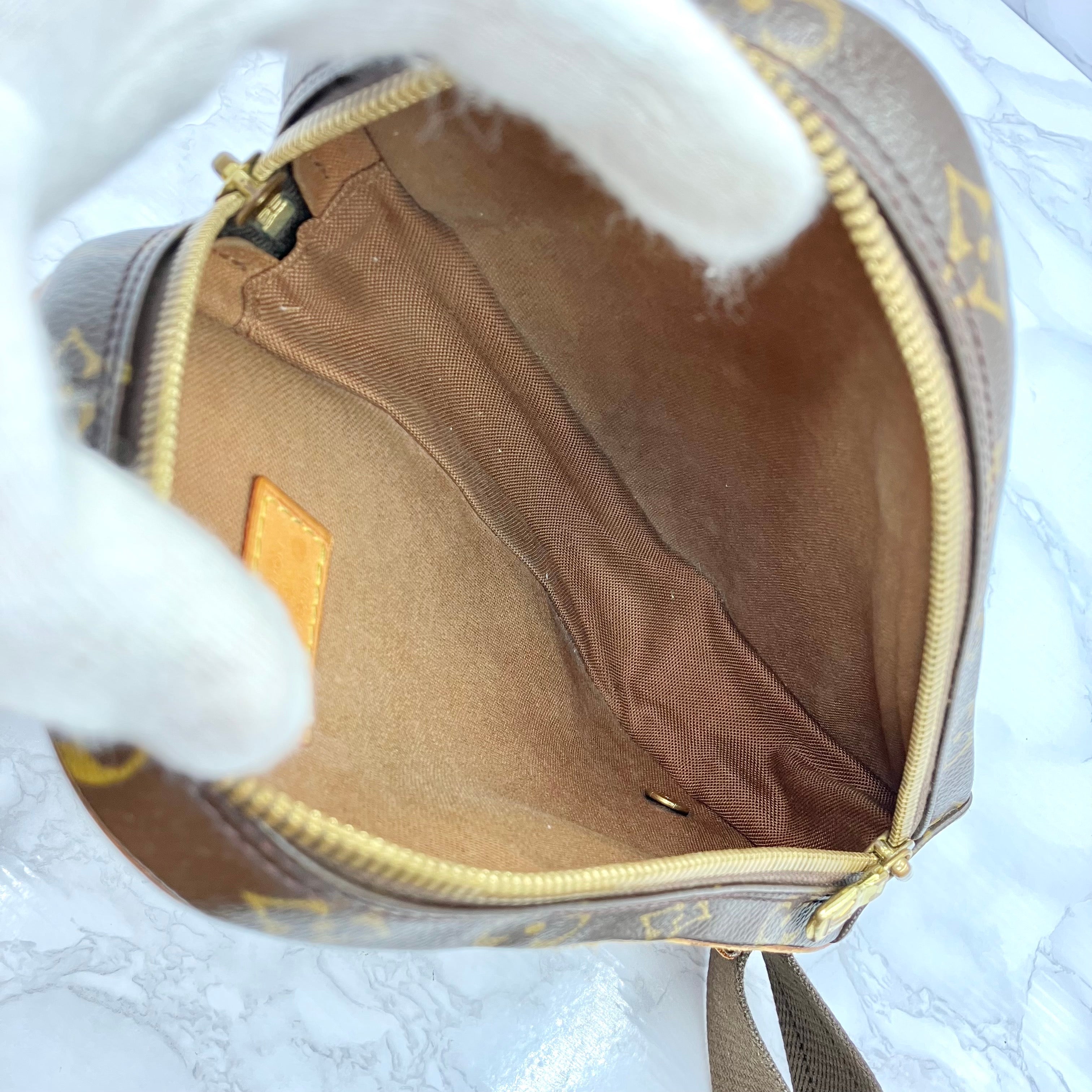 LOUIS VUITON Pochette Gange