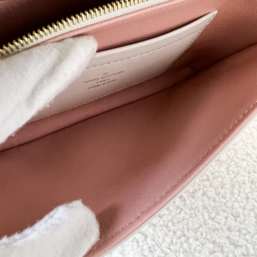 LV Pochette Coussin in Creme Puffy Lambskin and GHW