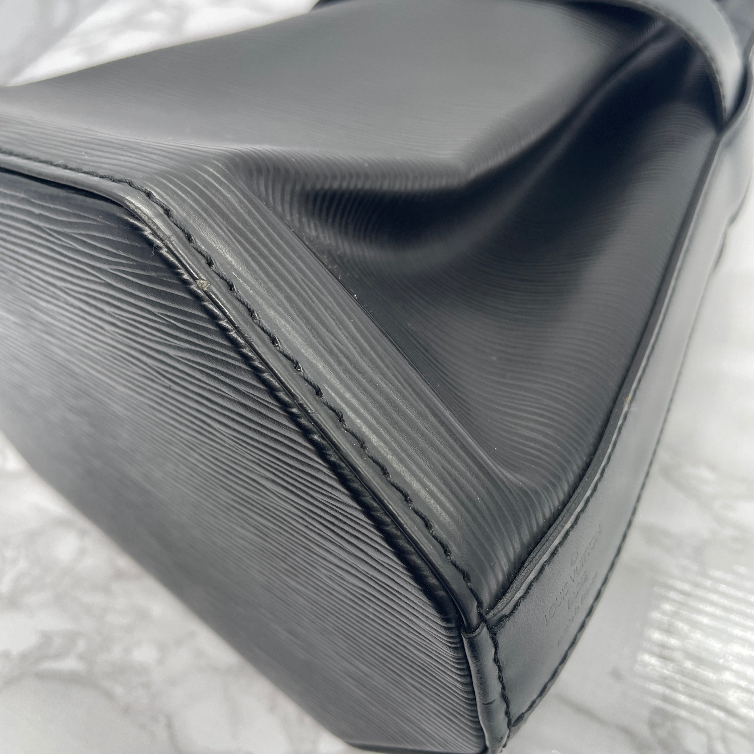 LOUIS VUITTON Epi sac de paule PM