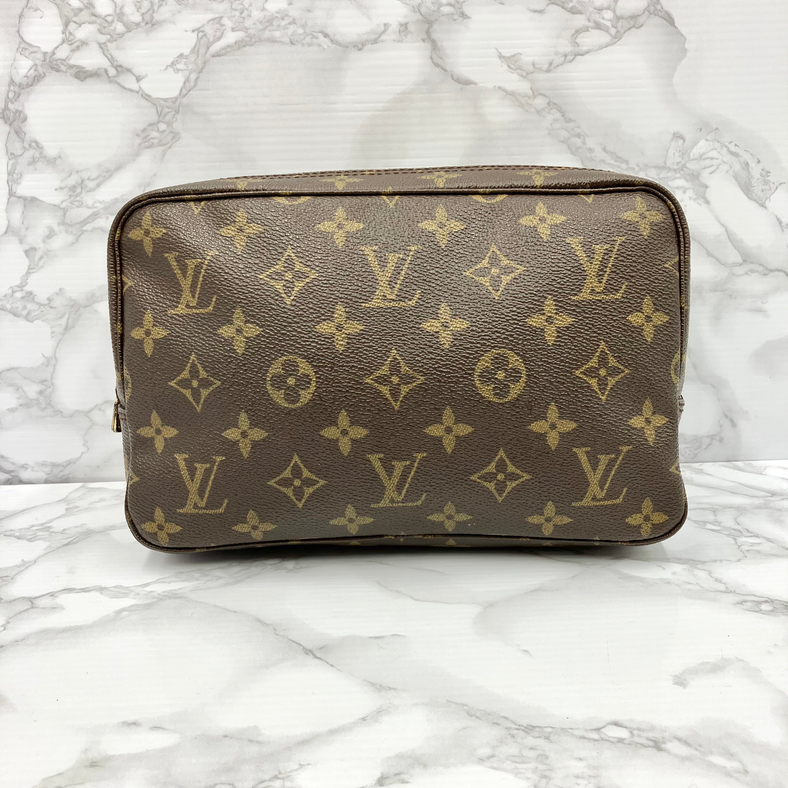 LOUIS VUITTON Trousse Toilette